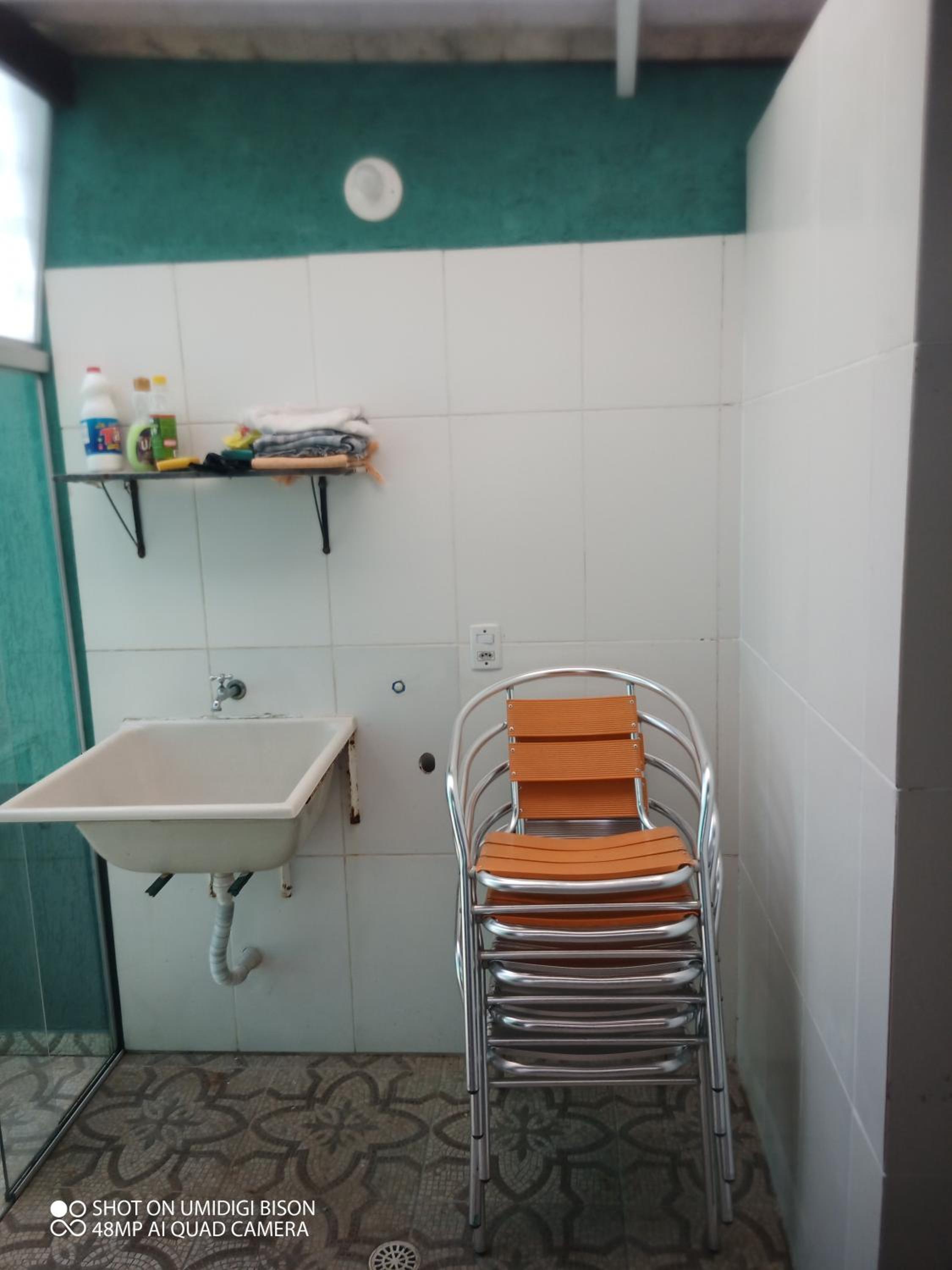 Casa com piscina , churrasqueira, Wi-Fi, em rua de Areia à 1km da praia, bairro sussegado, proíbido uso de som extremamente alto ideal para descansar