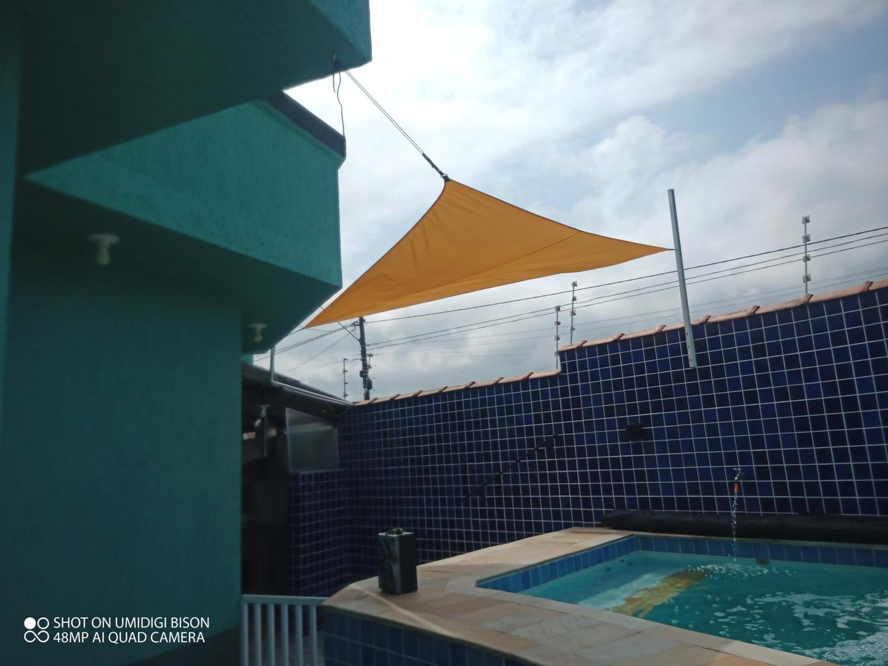 Casa com piscina , churrasqueira, Wi-Fi, em rua de Areia à 1km da praia, bairro sussegado, proíbido uso de som extremamente alto ideal para descansar