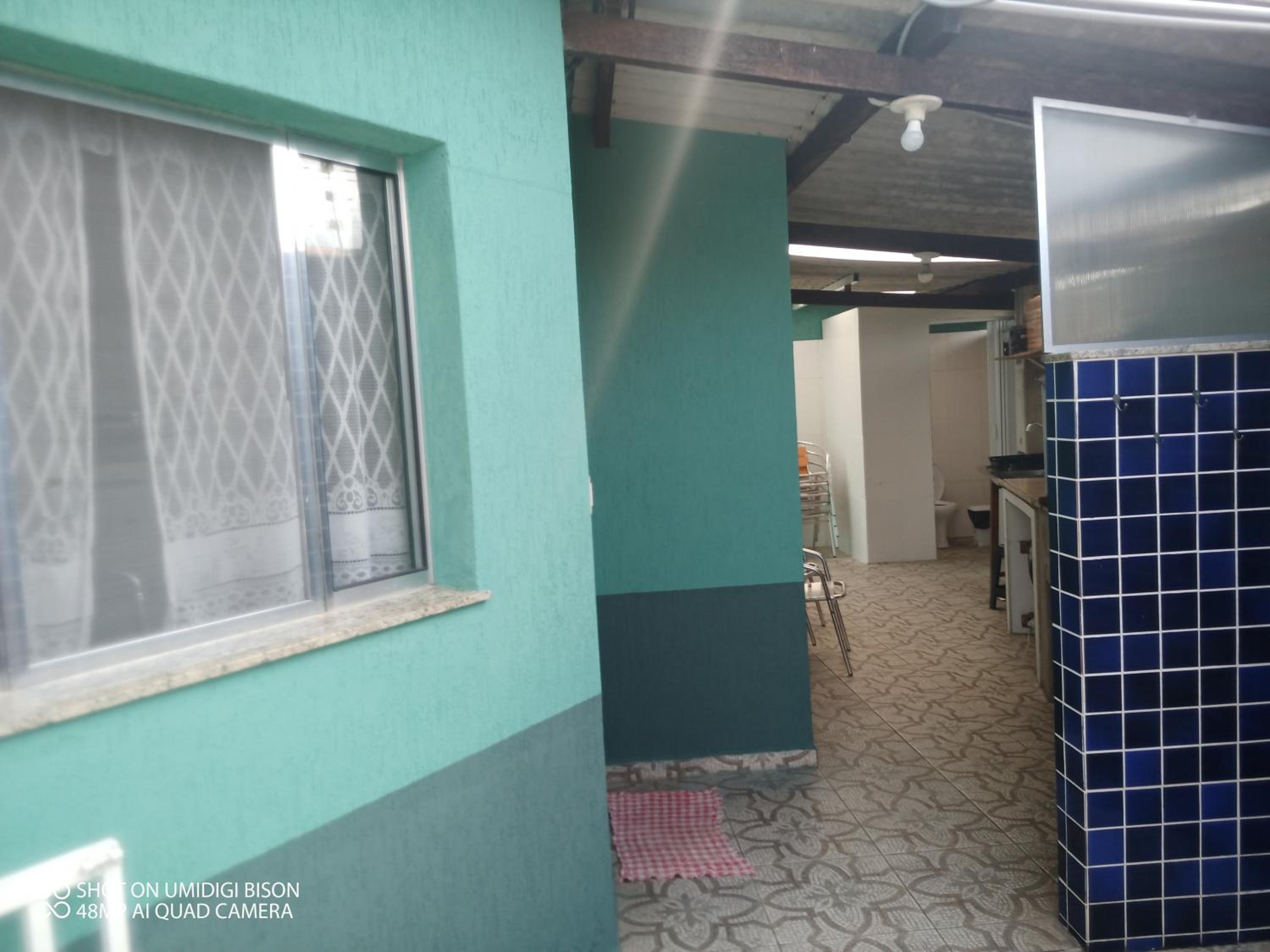 Casa com piscina , churrasqueira, Wi-Fi, em rua de Areia à 1km da praia, bairro sussegado, proíbido uso de som extremamente alto ideal para descansar