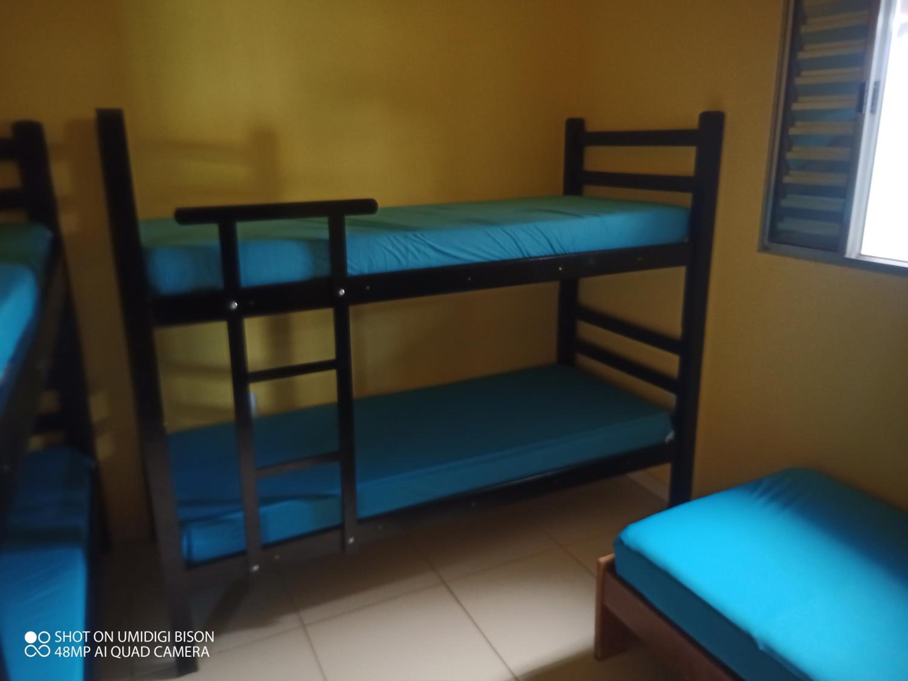 Casa com piscina , churrasqueira, Wi-Fi, em rua de Areia à 1km da praia, bairro sussegado, proíbido uso de som extremamente alto ideal para descansar