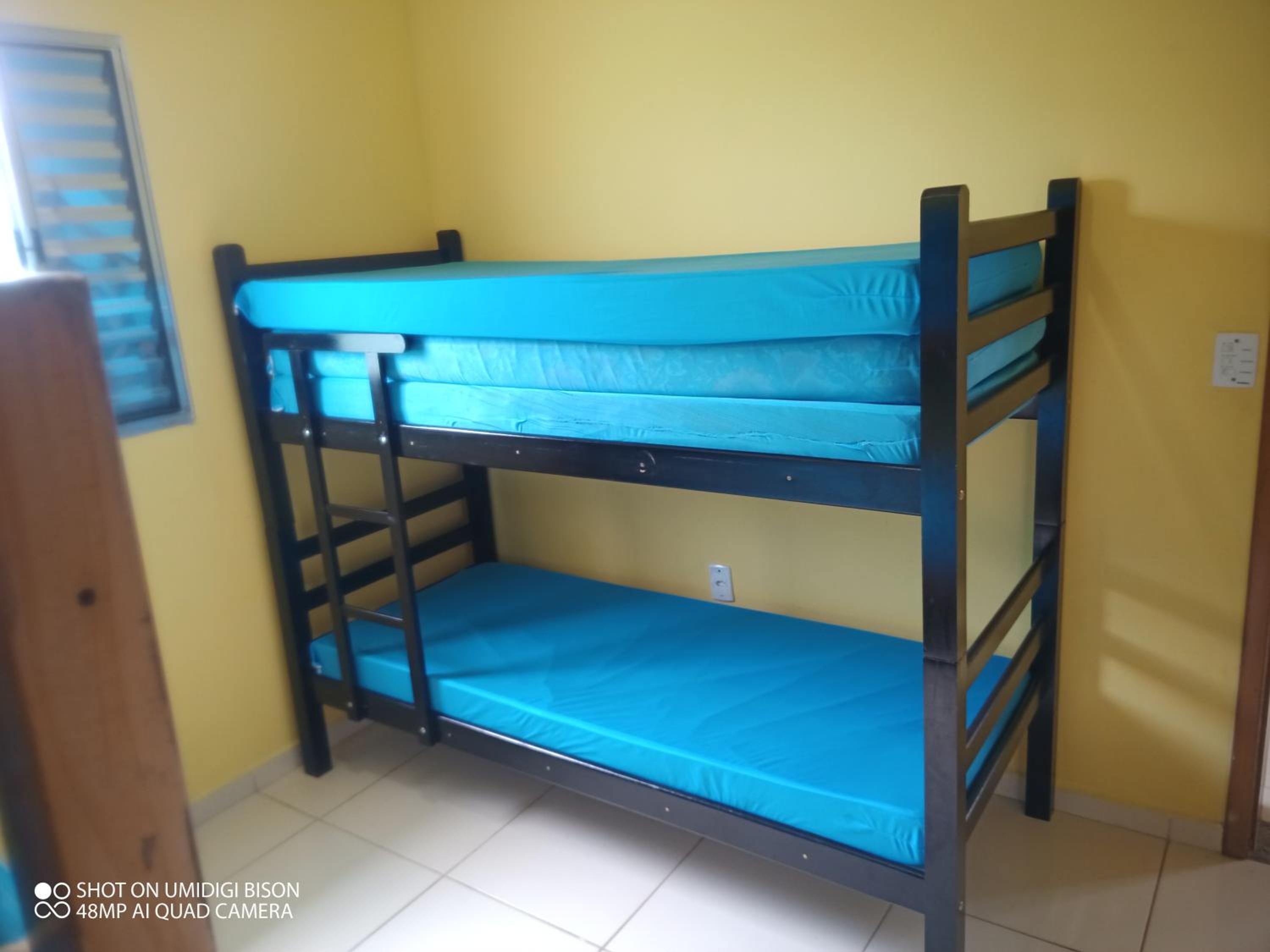 Casa com piscina , churrasqueira, Wi-Fi, em rua de Areia à 1km da praia, bairro sussegado, proíbido uso de som extremamente alto ideal para descansar