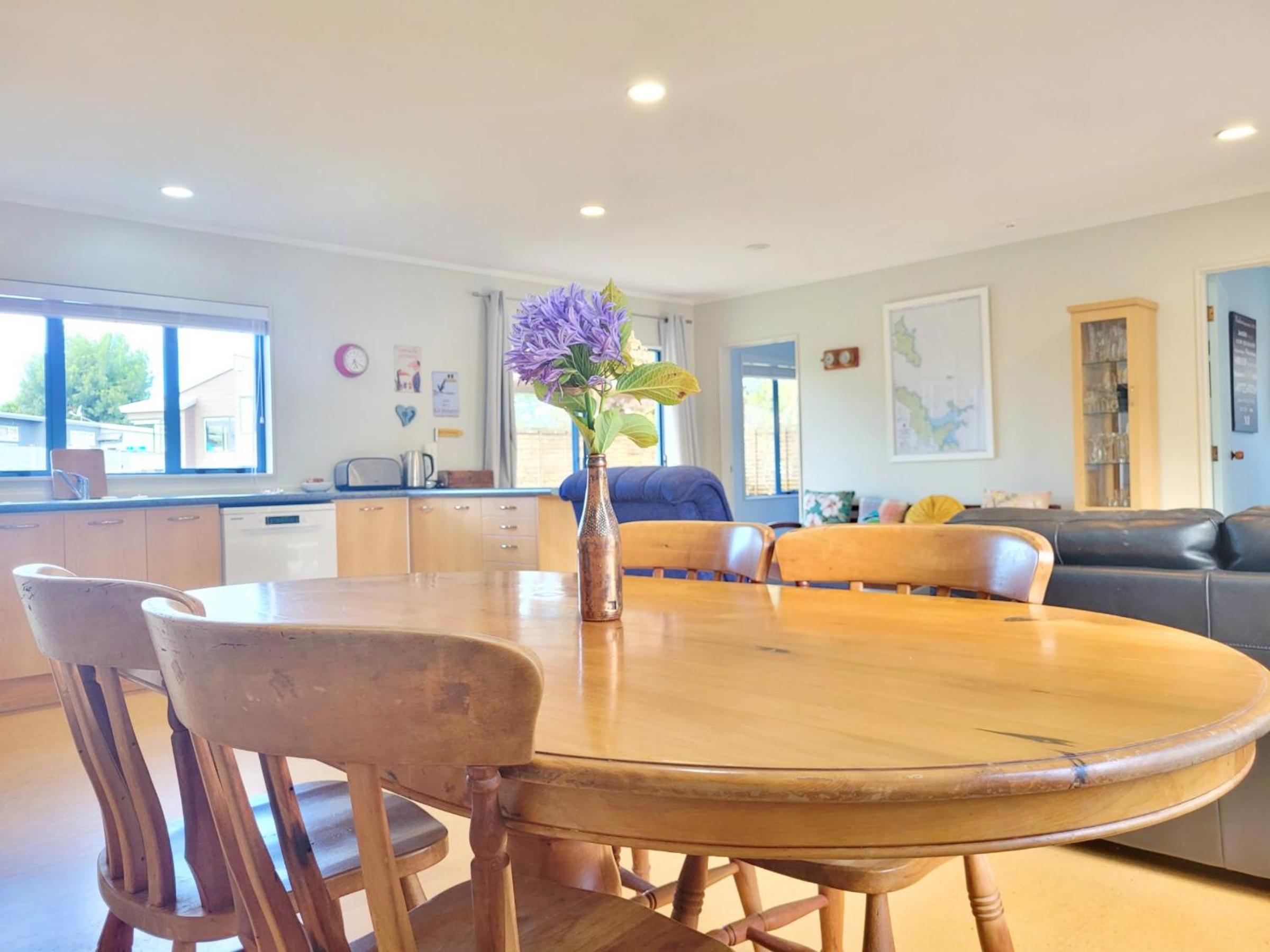 Hosts on the Coast - A Honey on Manuka