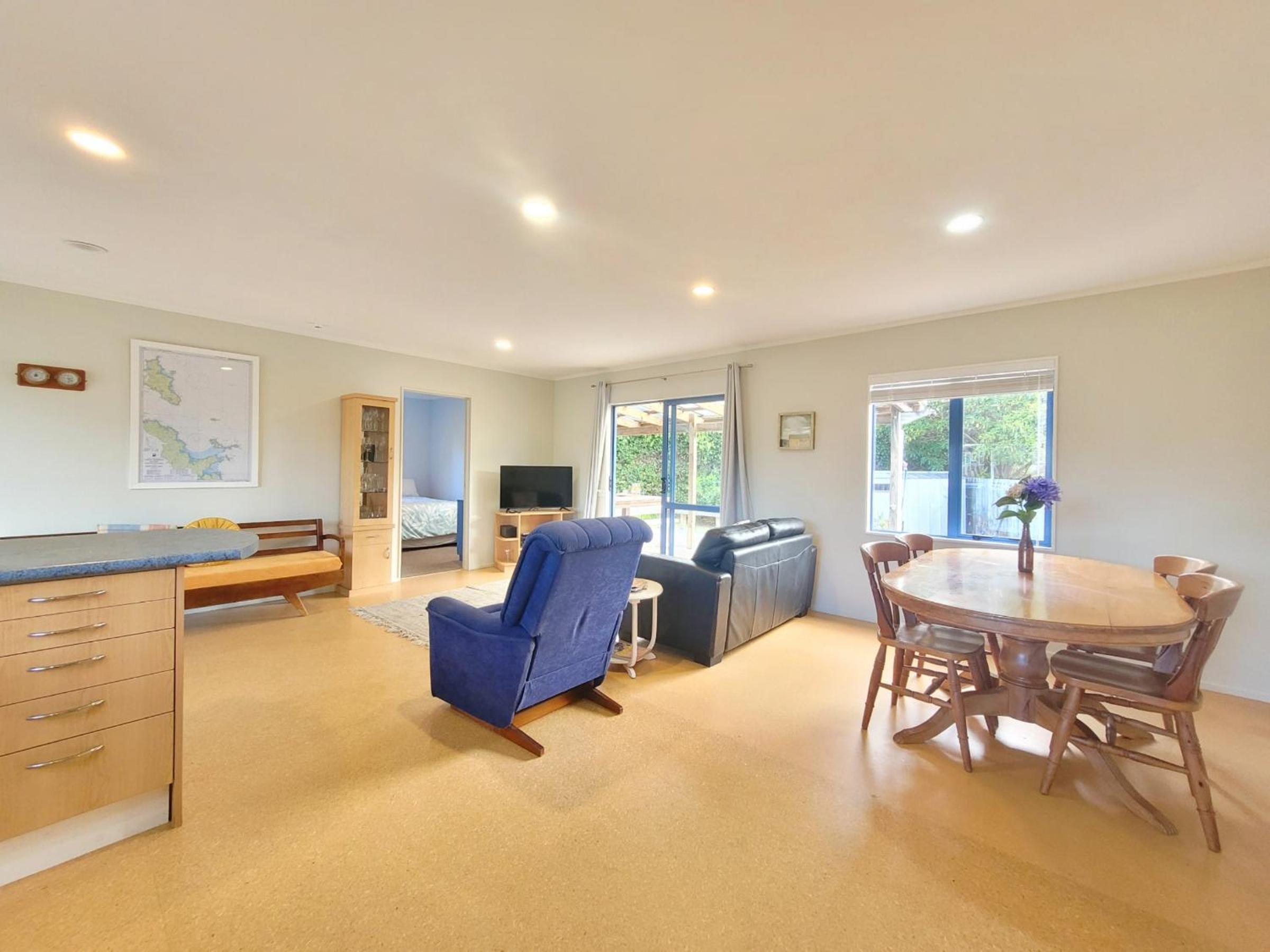 Hosts on the Coast - A Honey on Manuka
