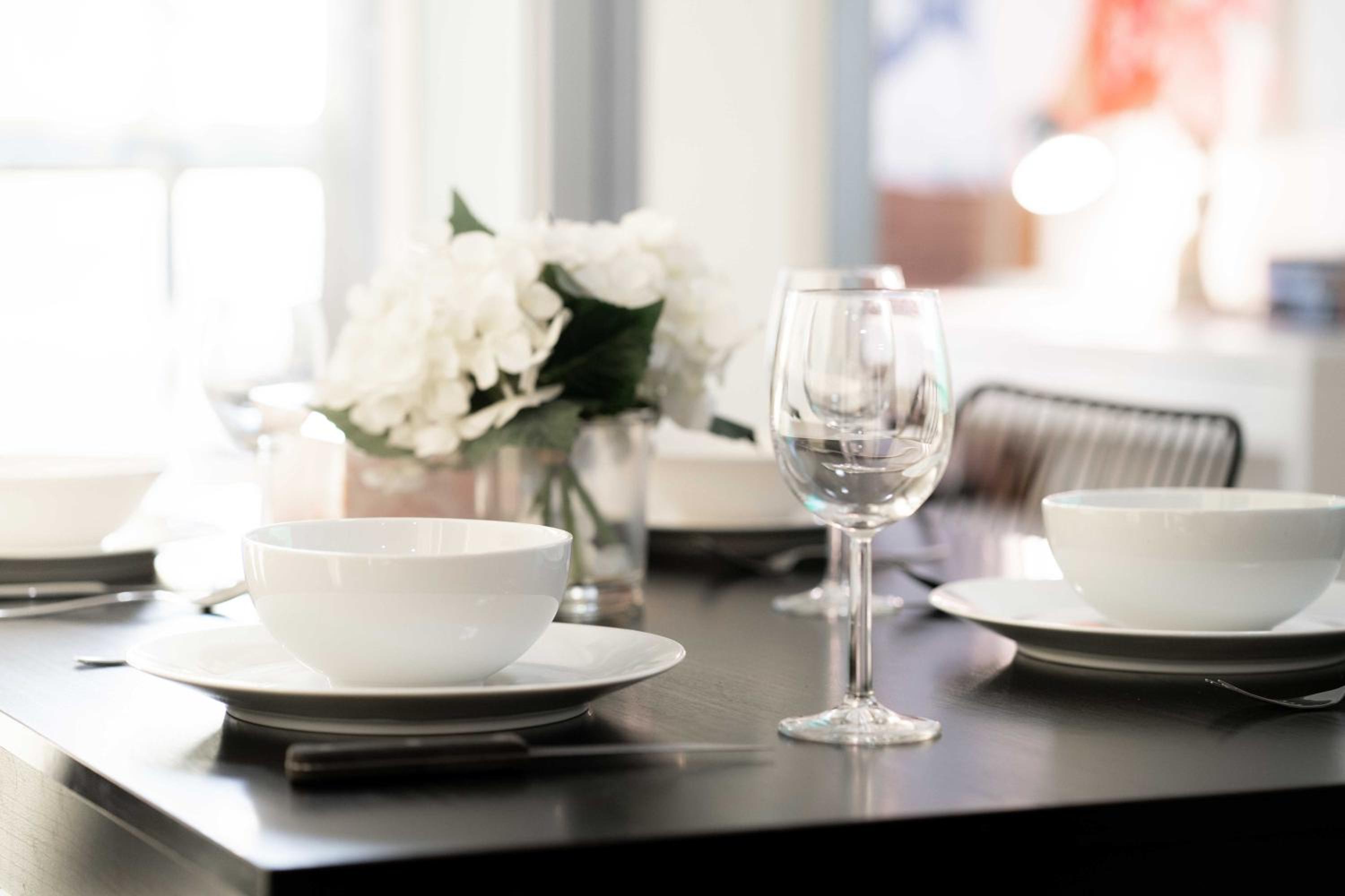 Prime location - CBD Brisbane 1 bed w shared 25m pool, gym, sundeck and a BBQ area