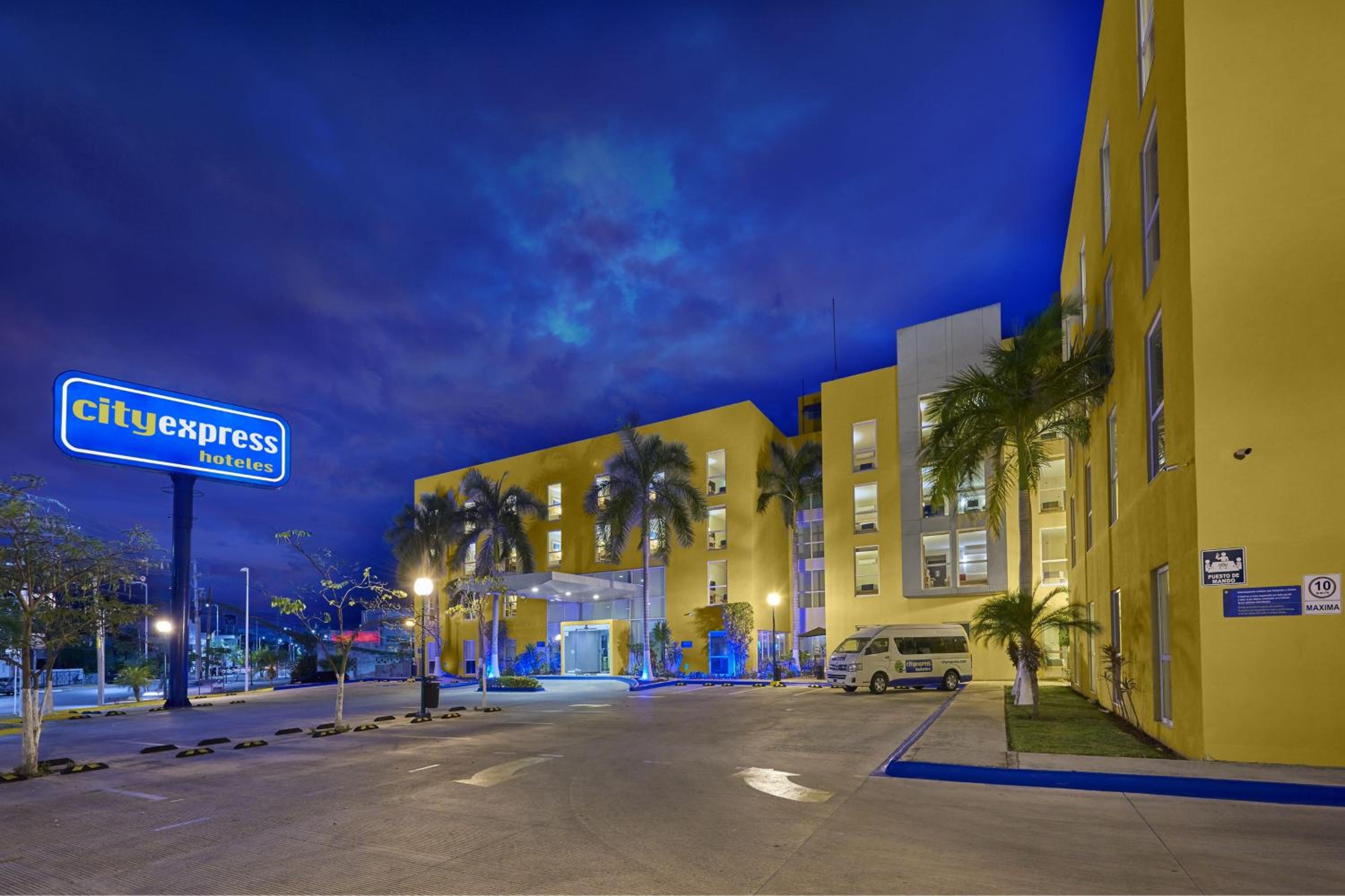 Campeche Vacations - City Express by Marriott Campeche - Property Image 4