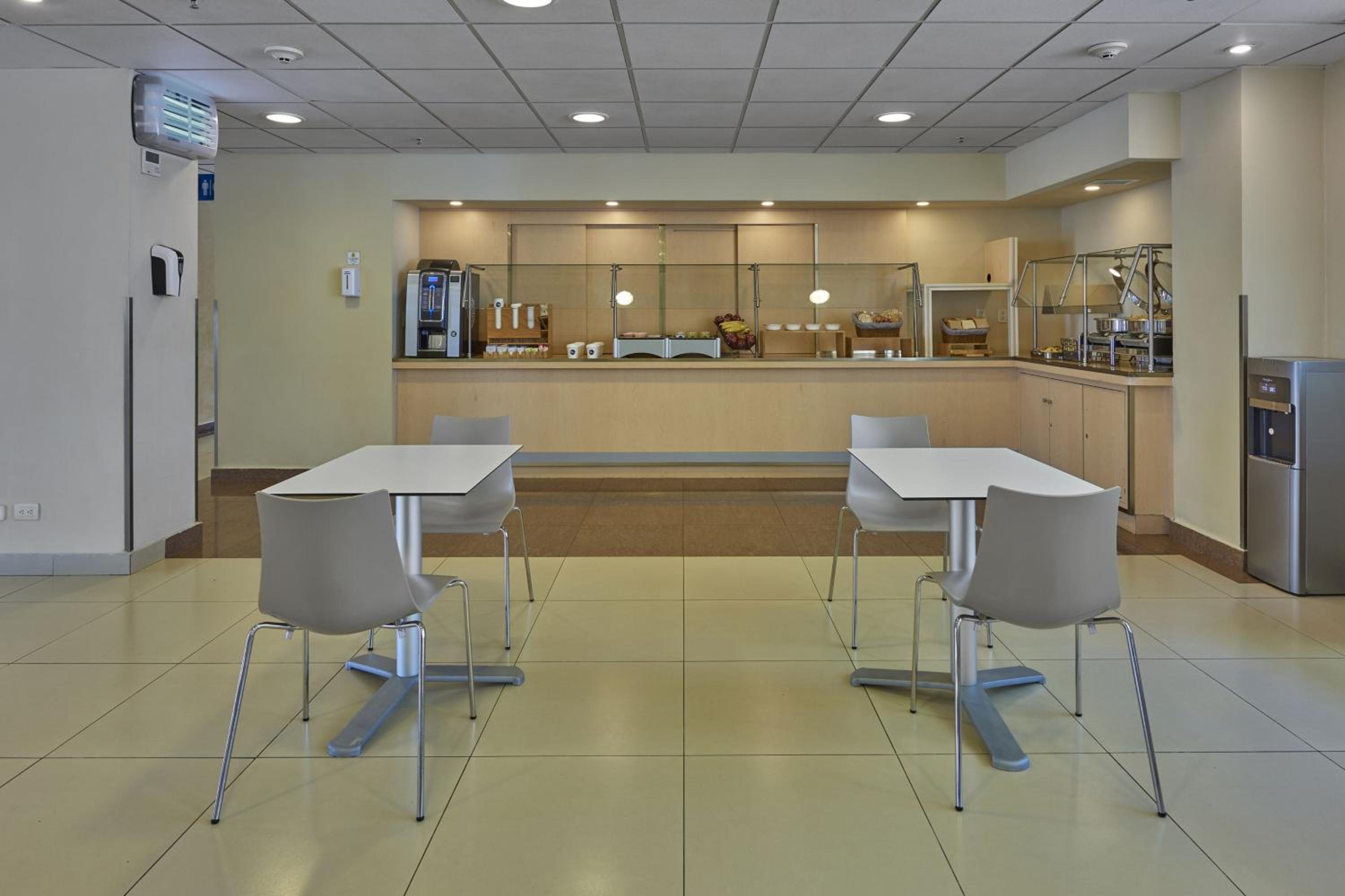 Campeche Vacations - City Express by Marriott Campeche - Property Image 3