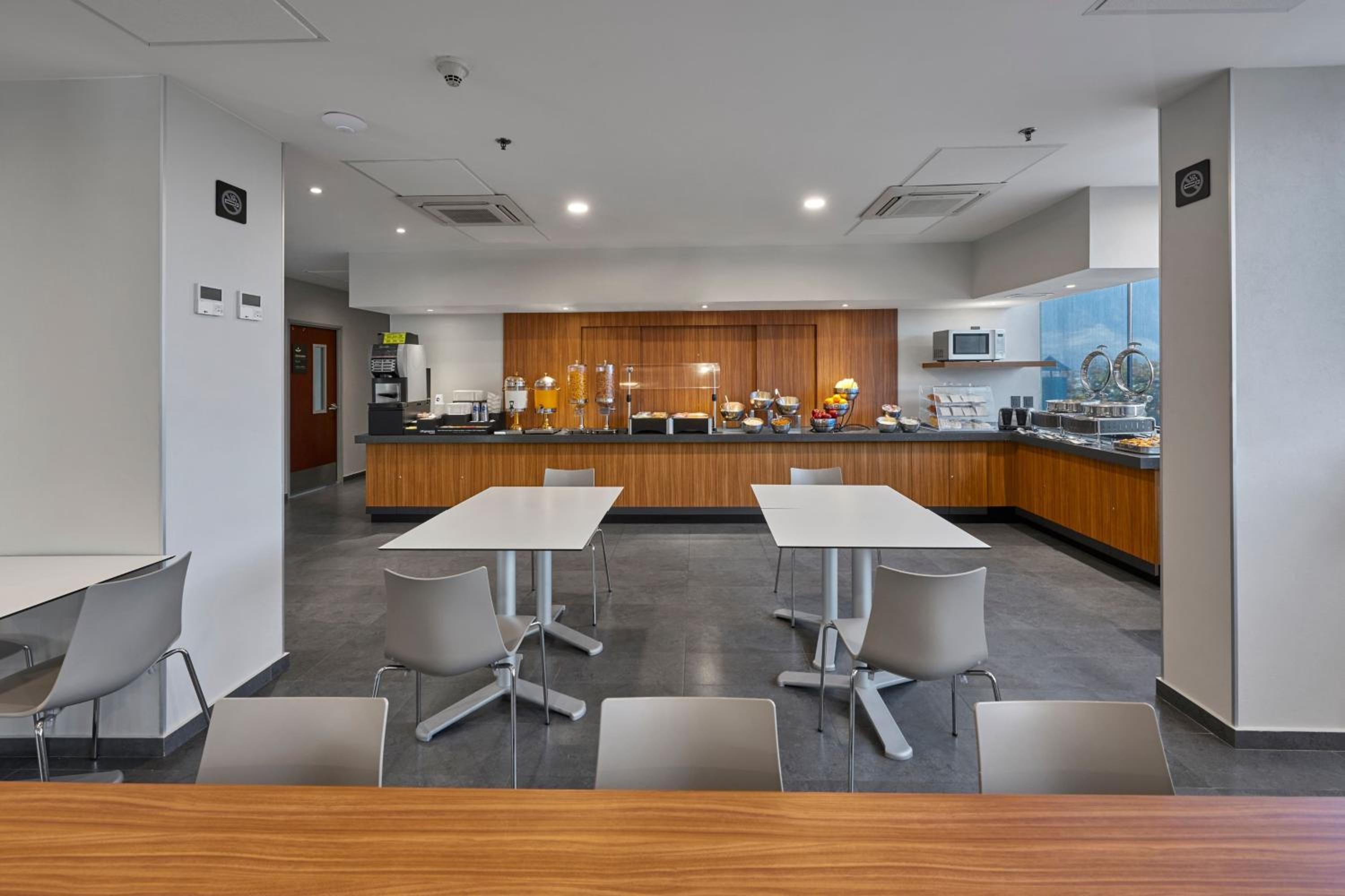 Ensenada Vacations - City Express by Marriott Ensenada - Property Image 1