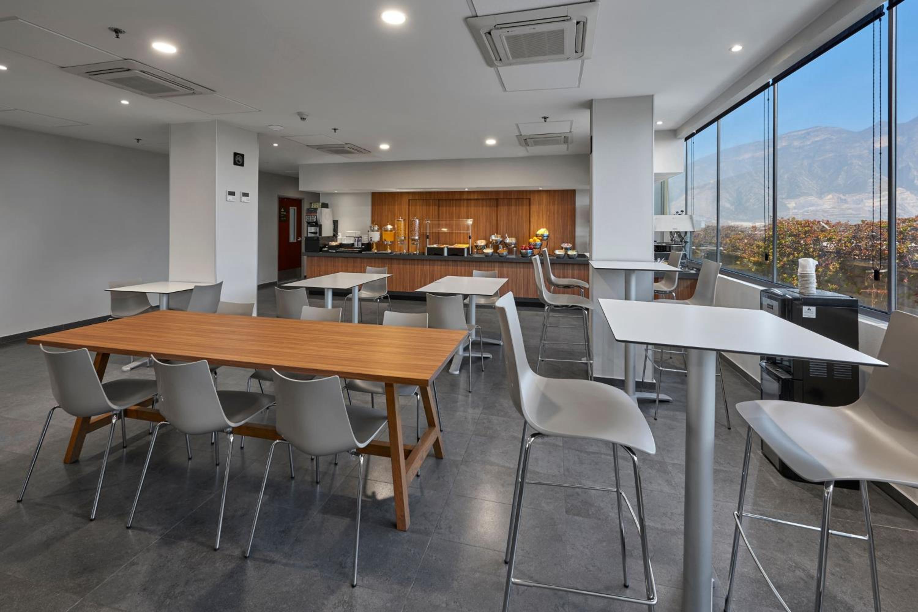 Ensenada Vacations - City Express by Marriott Ensenada - Property Image 16