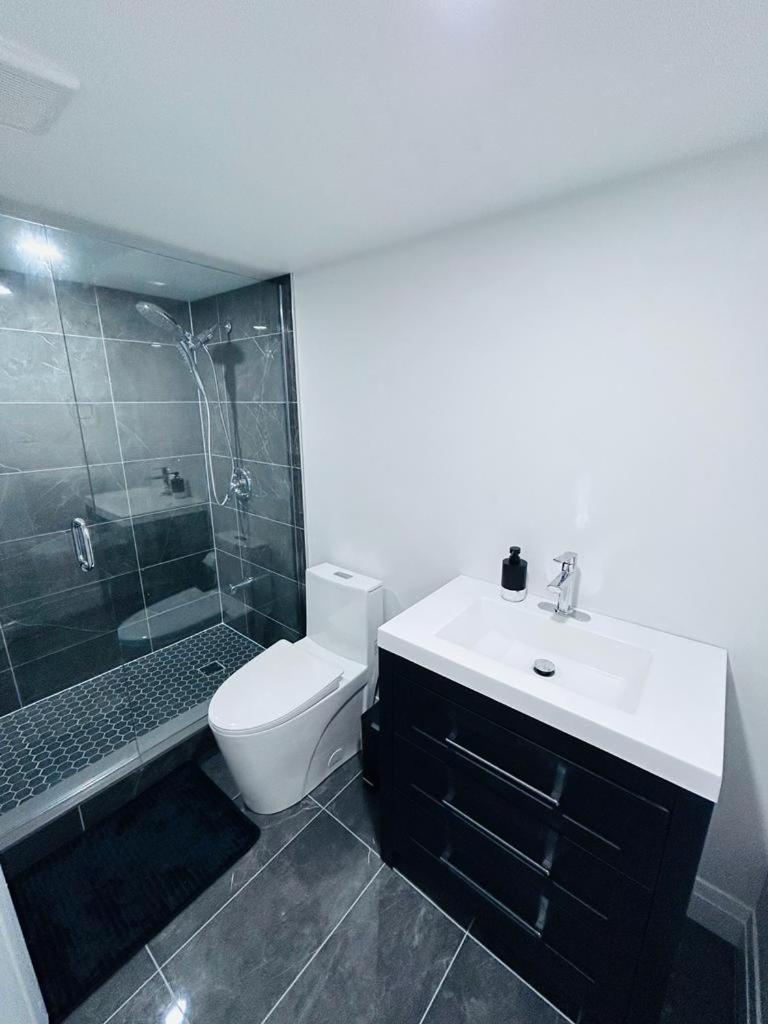 Holiday home with all season Swim spa & Pond view