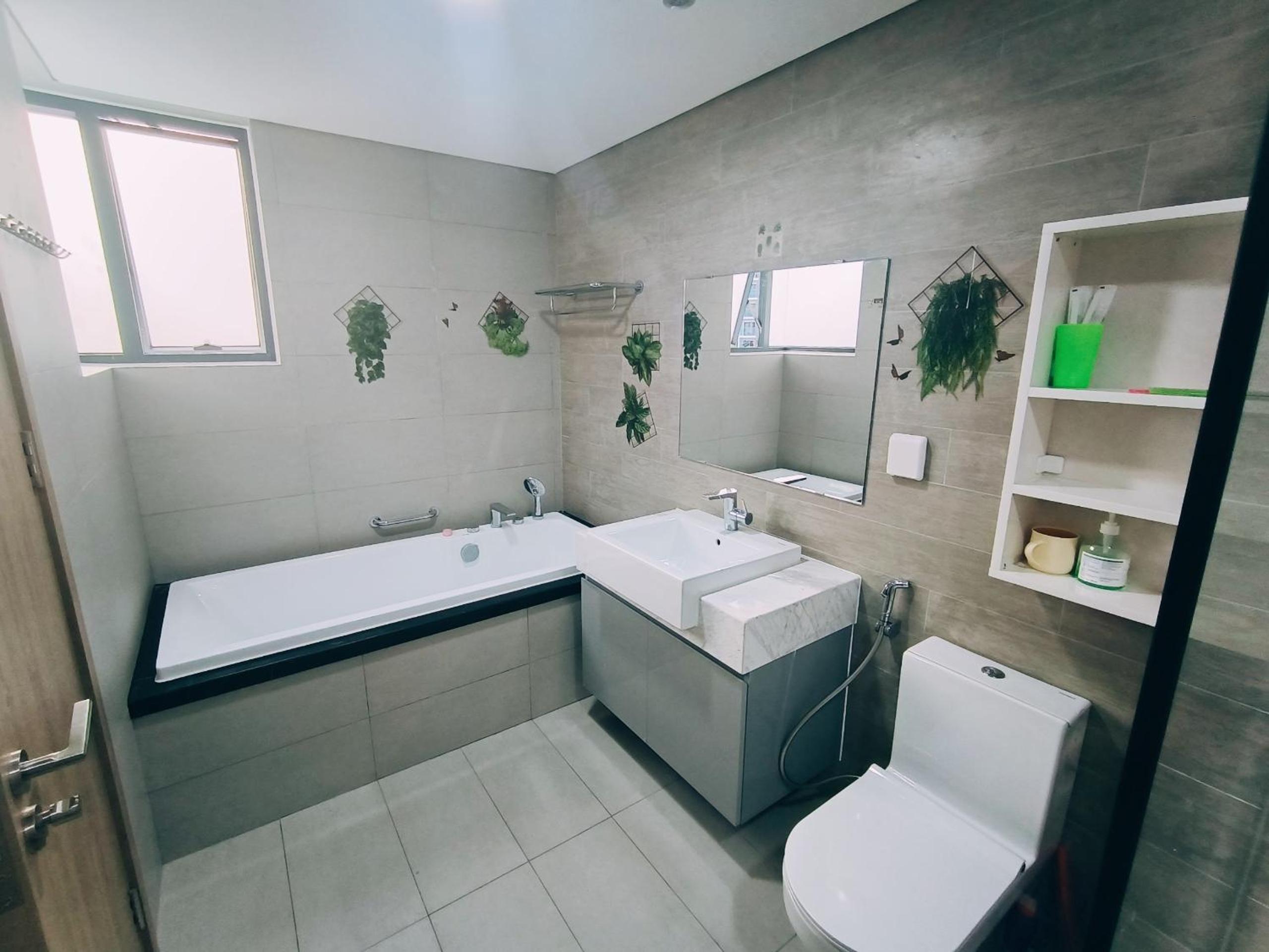 M+ Diamond 3 bedrooms, pool, aircon, water heater.