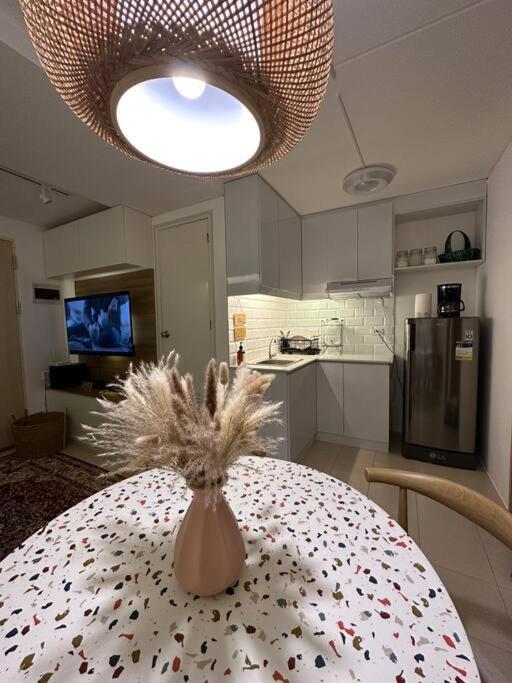 Affordable 2br w Netflix Disney+ view 3