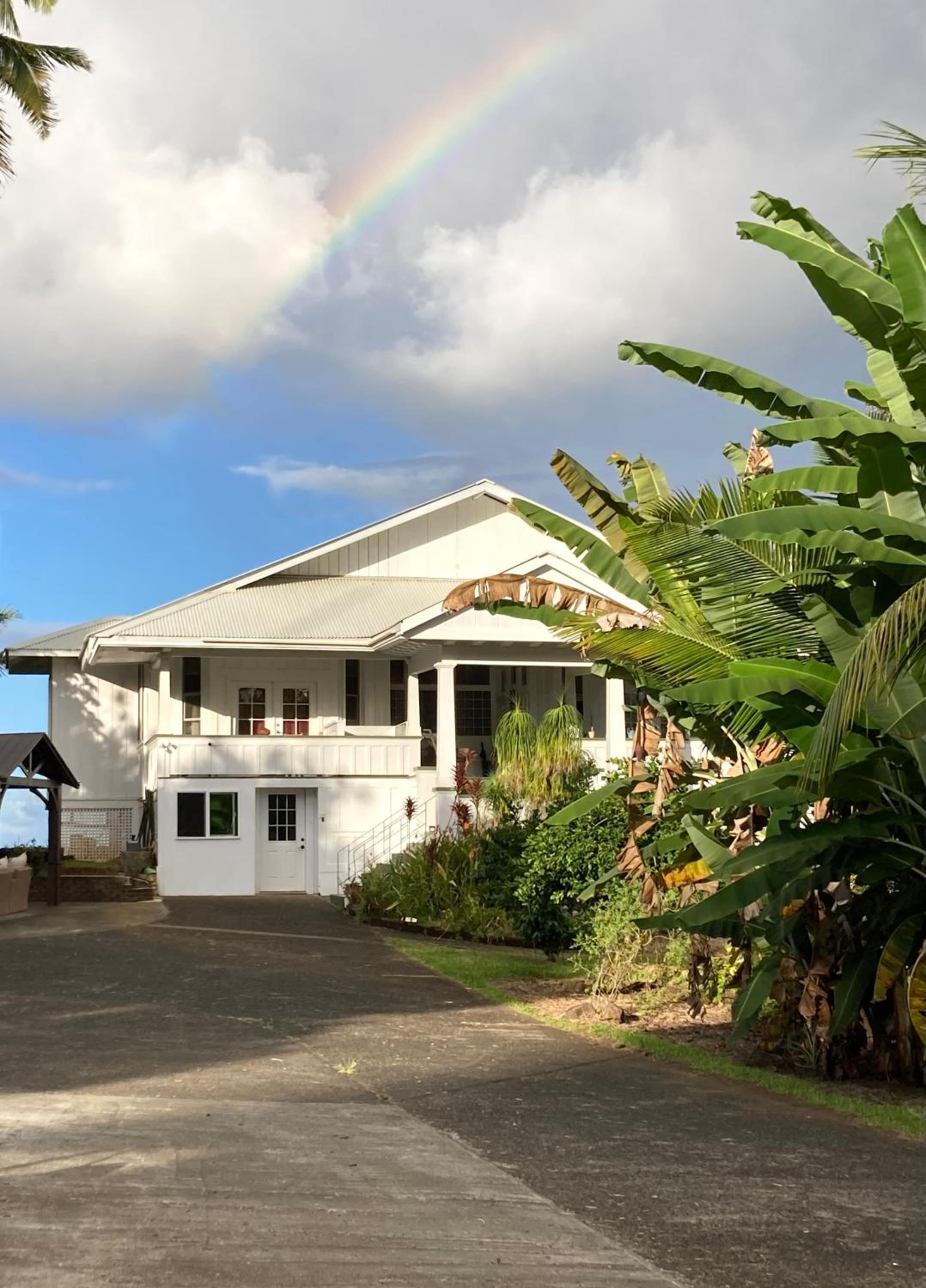Hilo Bay Oceanfront Bed and Breakfast - Property Image 4