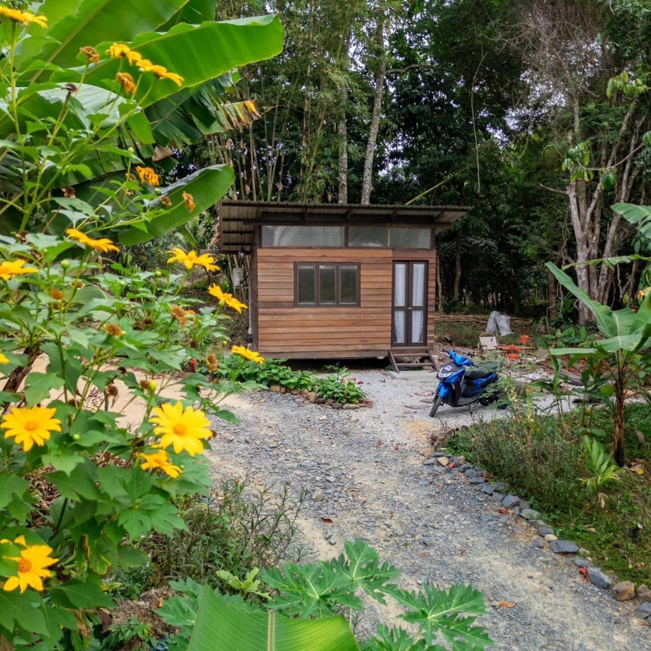 Kebun Lisdtari Farmstay The Kabin photo 3