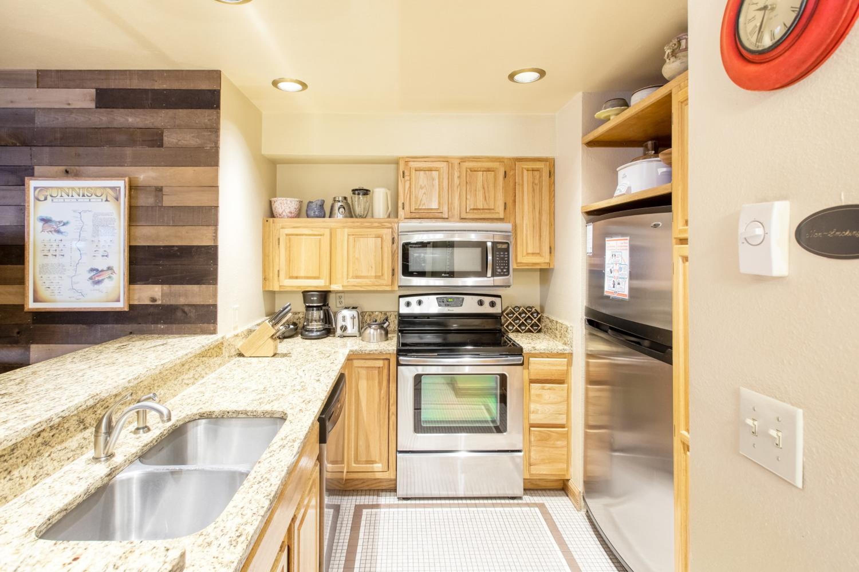 Cimarron Lodge 22 by AvantStay Ski-InSki-Out Property in Complex w Two Hot Tubs Permit12986 view 3