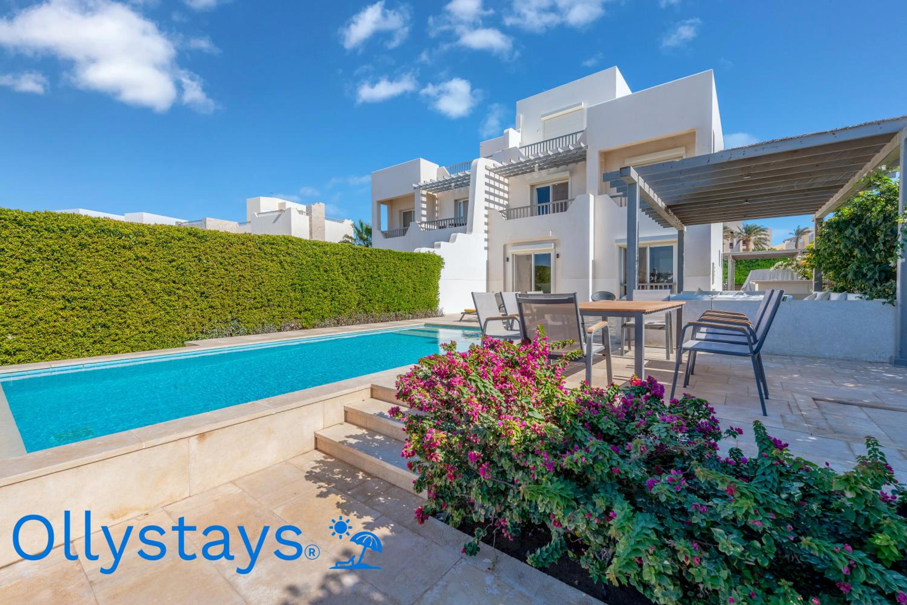 Ollystays Luxury 4BR Villa, Heated Pool, Joubal Lagoon View ! view 3