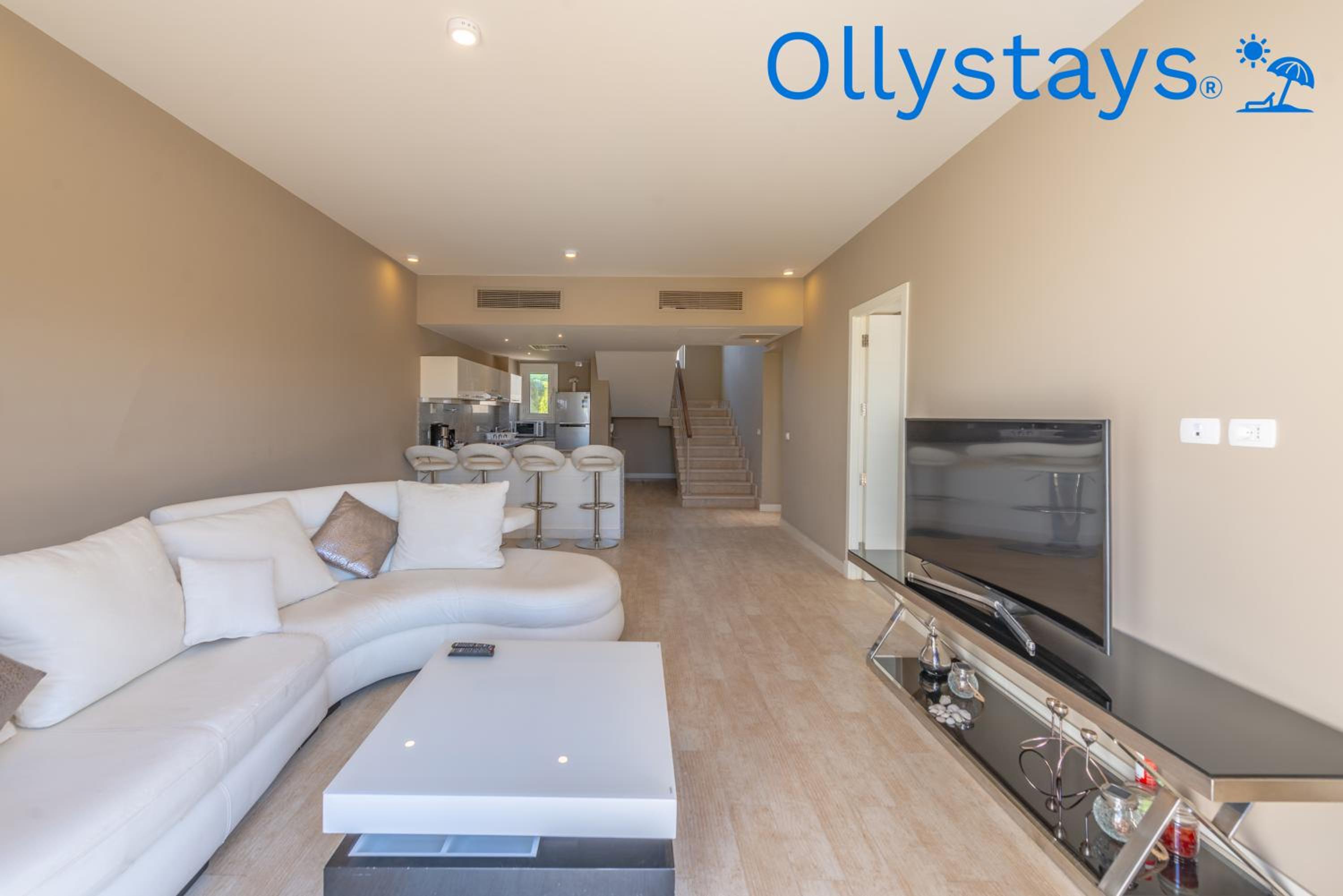Ollystays Luxury 4BR Villa, Heated Pool, Joubal Lagoon View ! view 5