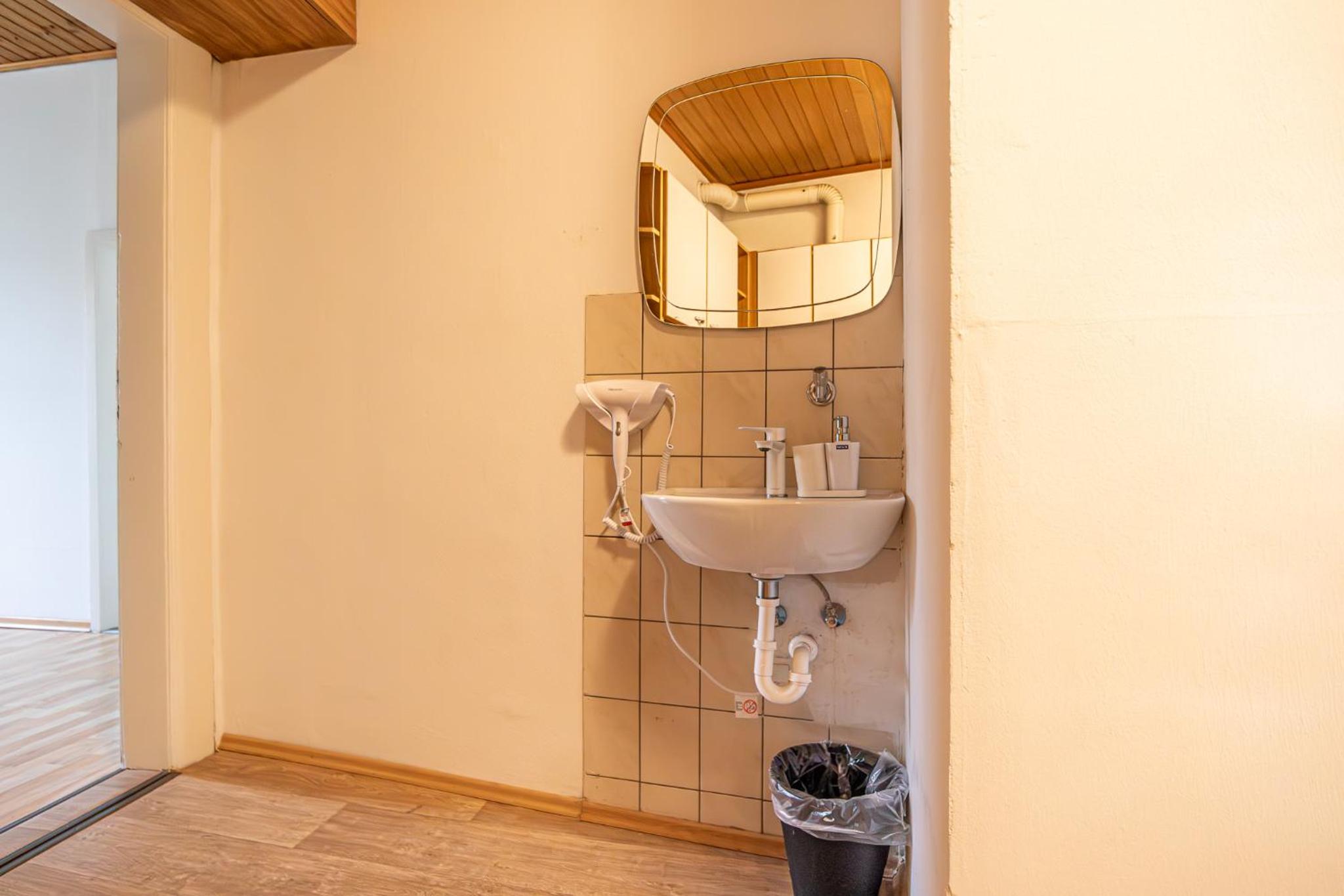 Cozy 1BR & Living Room Near Wiener Stadthalle