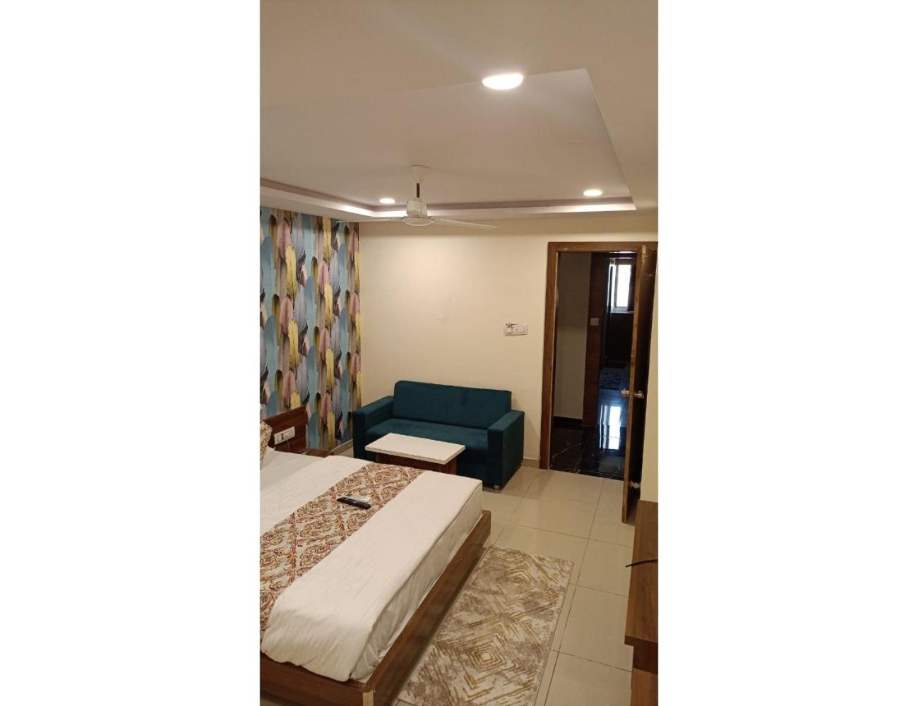 Hotel RR, Vadodara