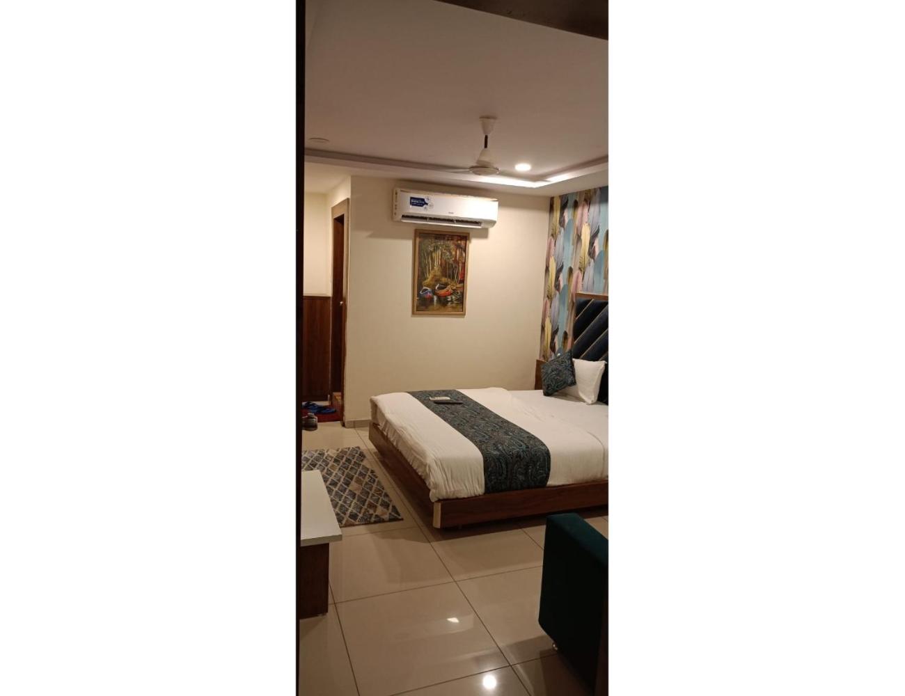 Hotel RR, Vadodara