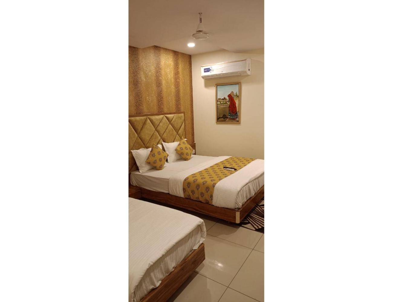 Hotel RR, Vadodara