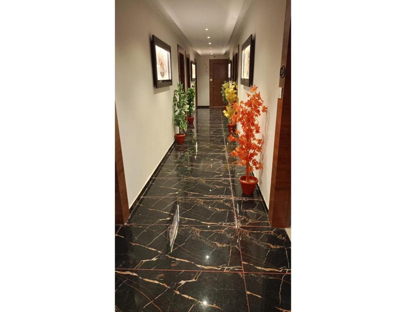 Hotel RR, Vadodara