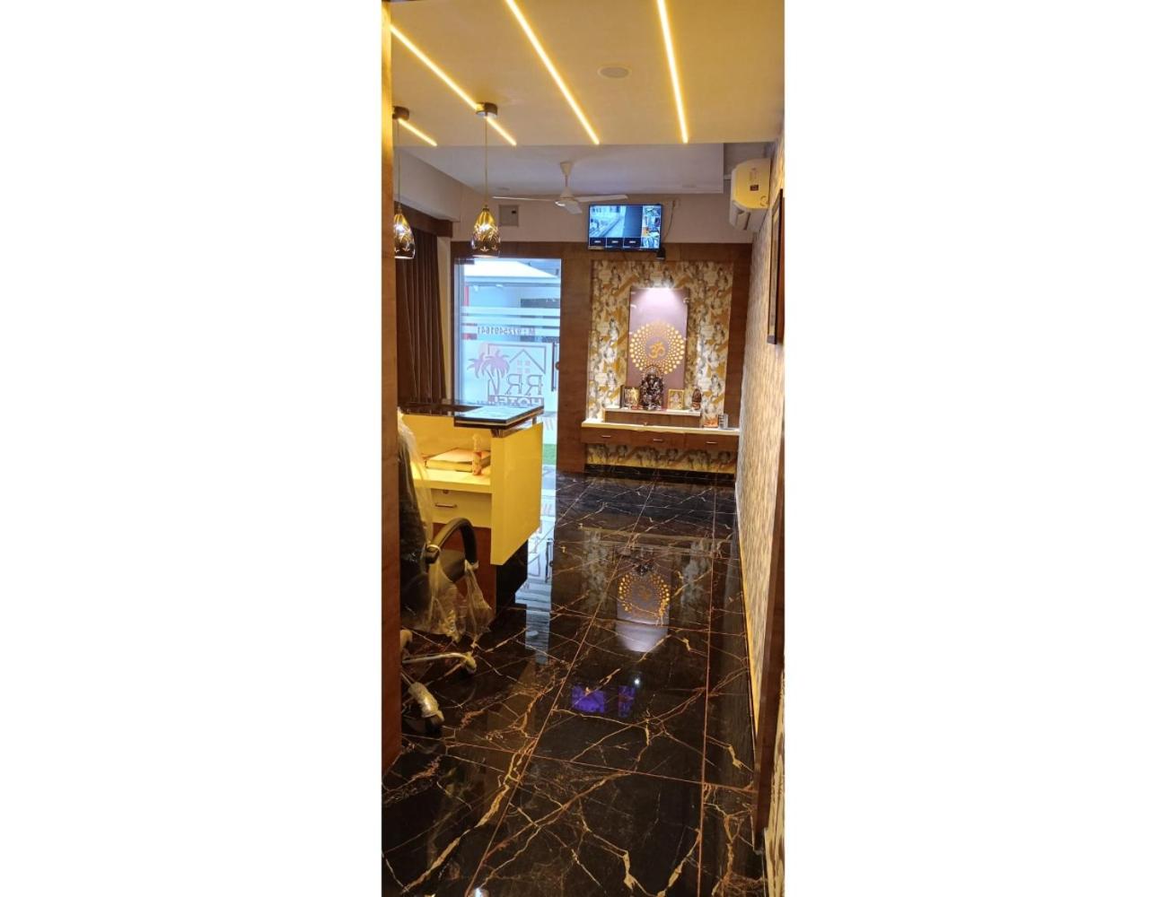 Hotel RR, Vadodara