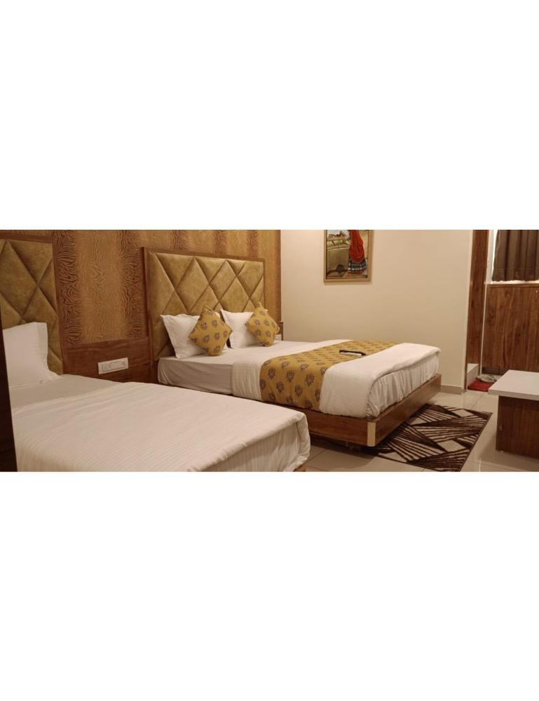 Hotel RR, Vadodara