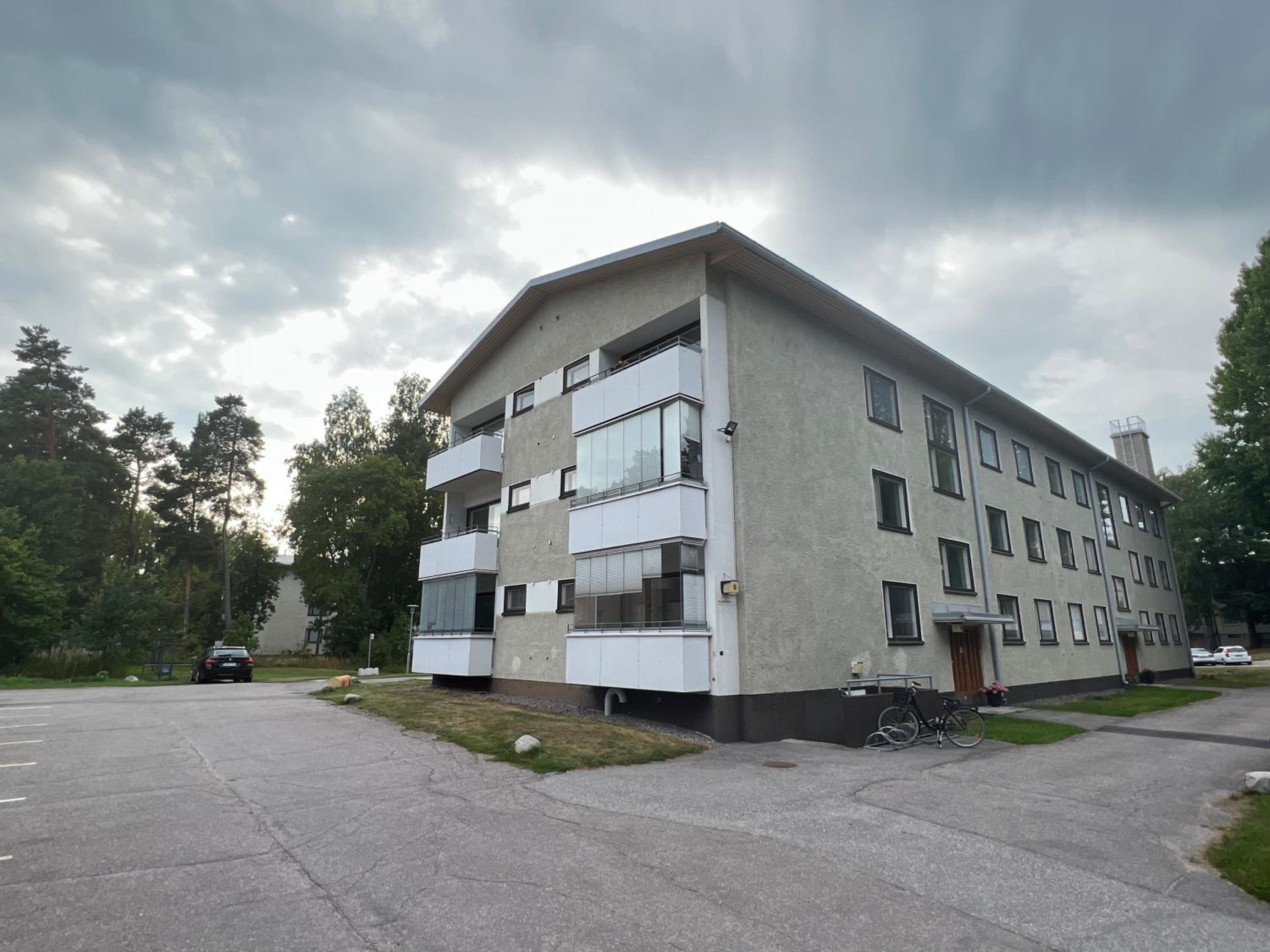 1 bedroom comfortable top floor apartment in Puotila near metrostation and sea