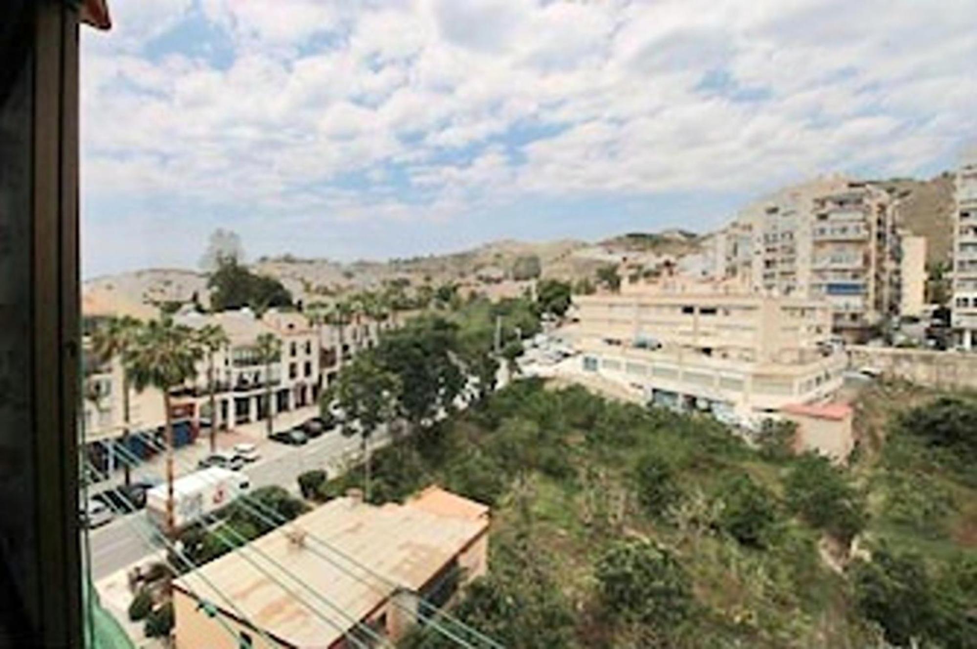Casa Adriana, balcon y parking Habitacion en piso compartido