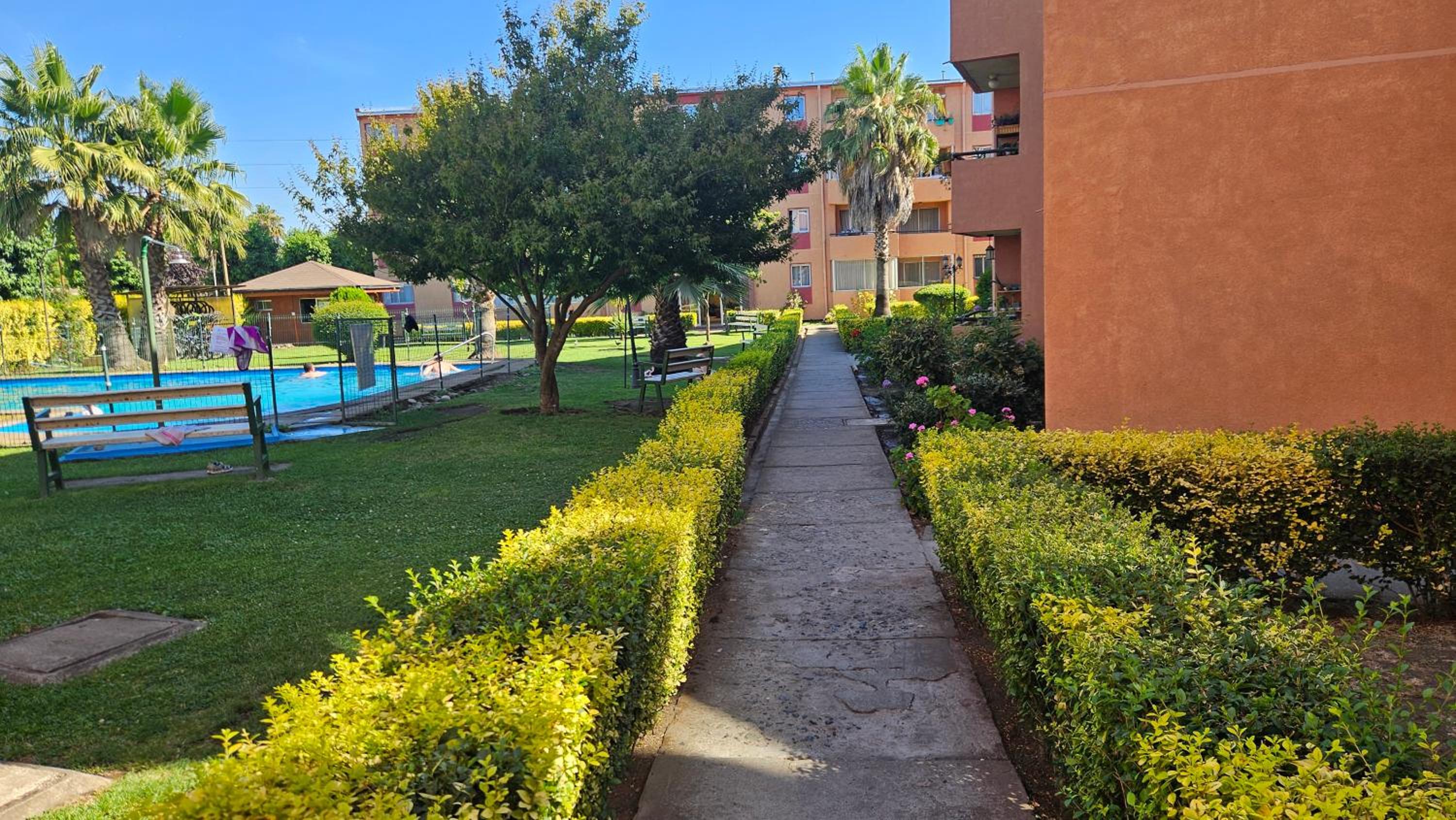 Departamento con Piscina y Estacionamiento