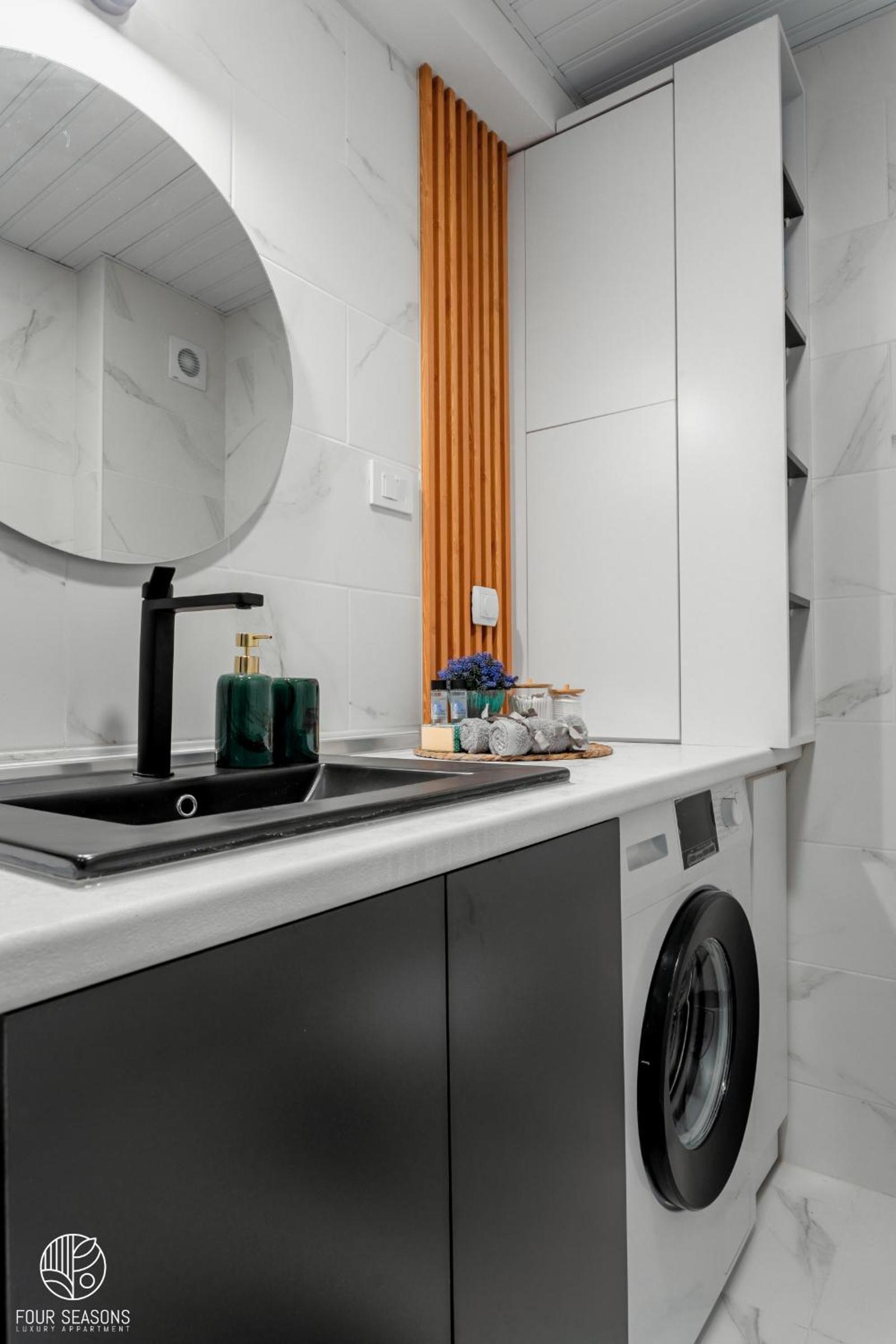 Four Seasons Luxury Apartment