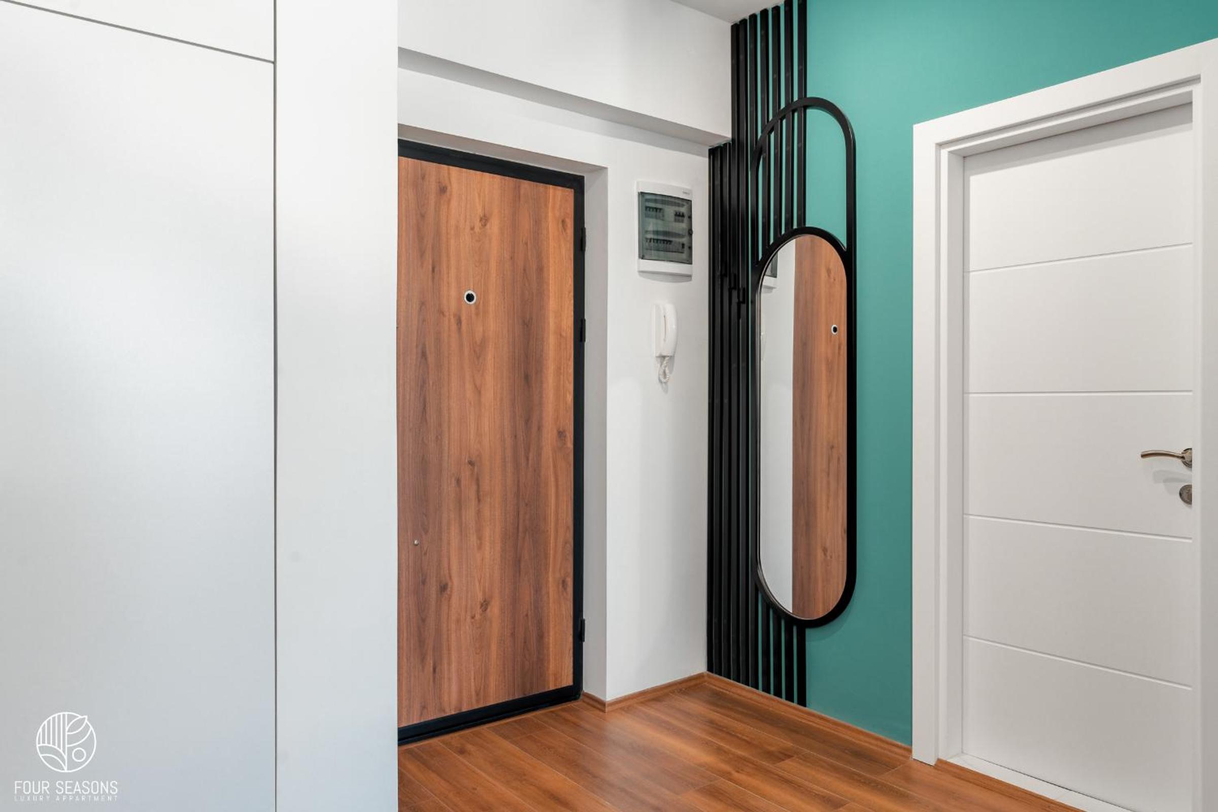 Four Seasons Luxury Apartment