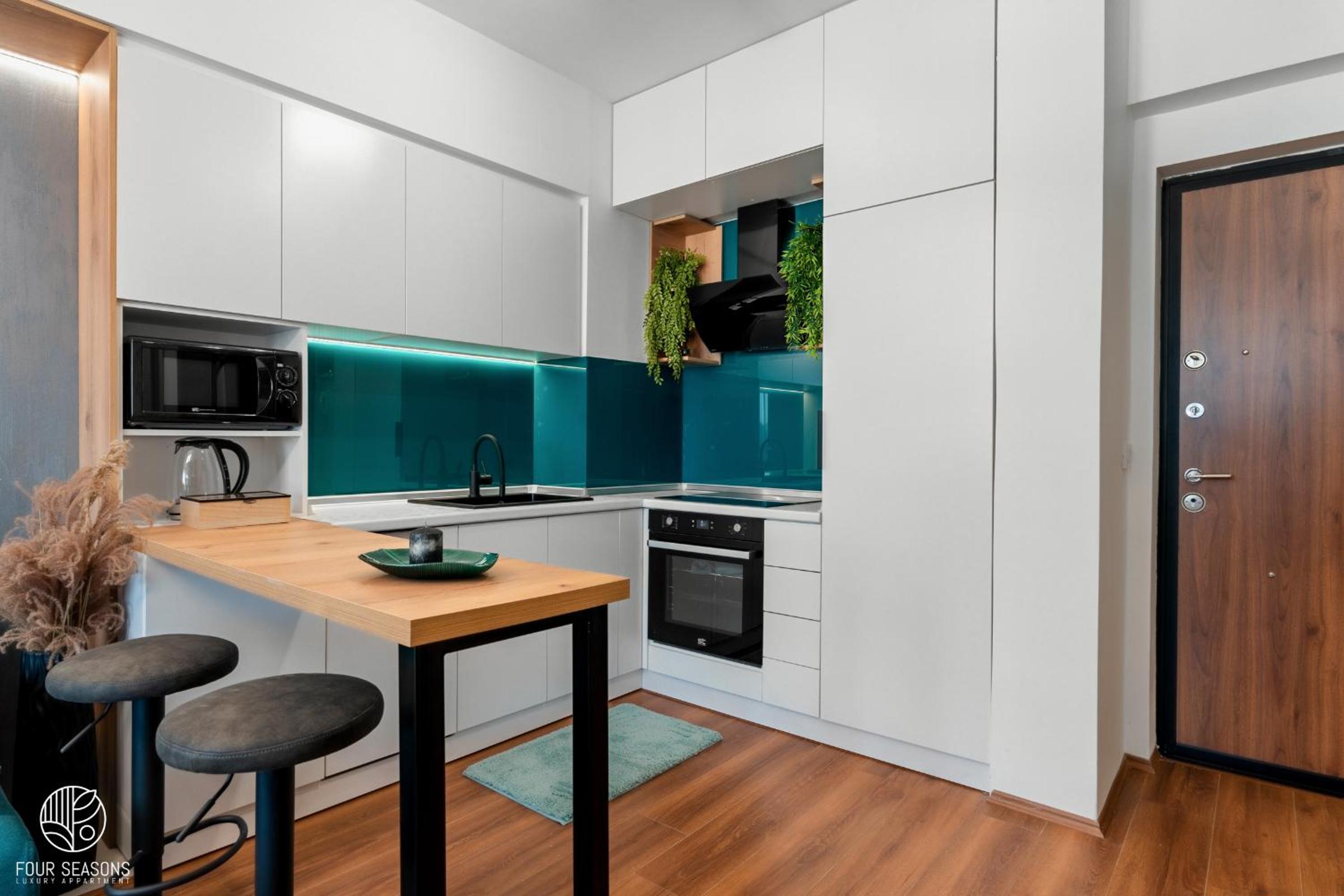 Four Seasons Luxury Apartment