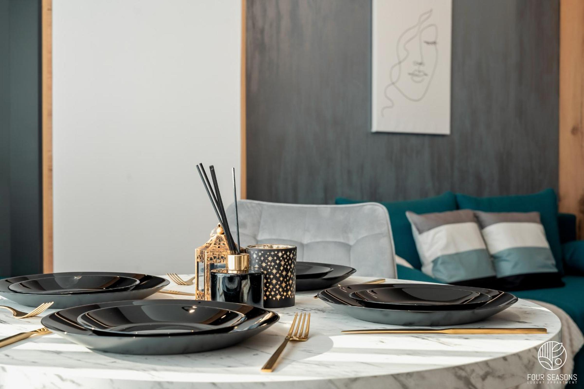 Four Seasons Luxury Apartment
