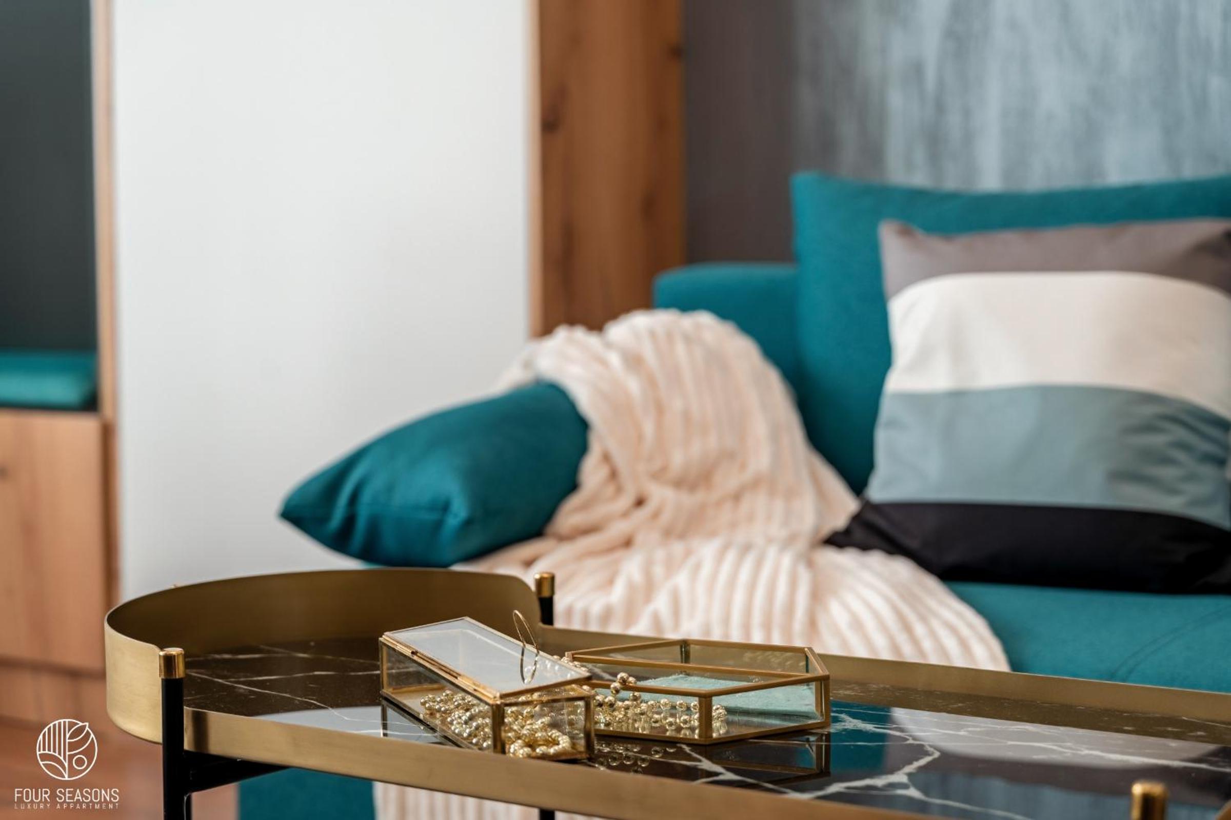 Four Seasons Luxury Apartment