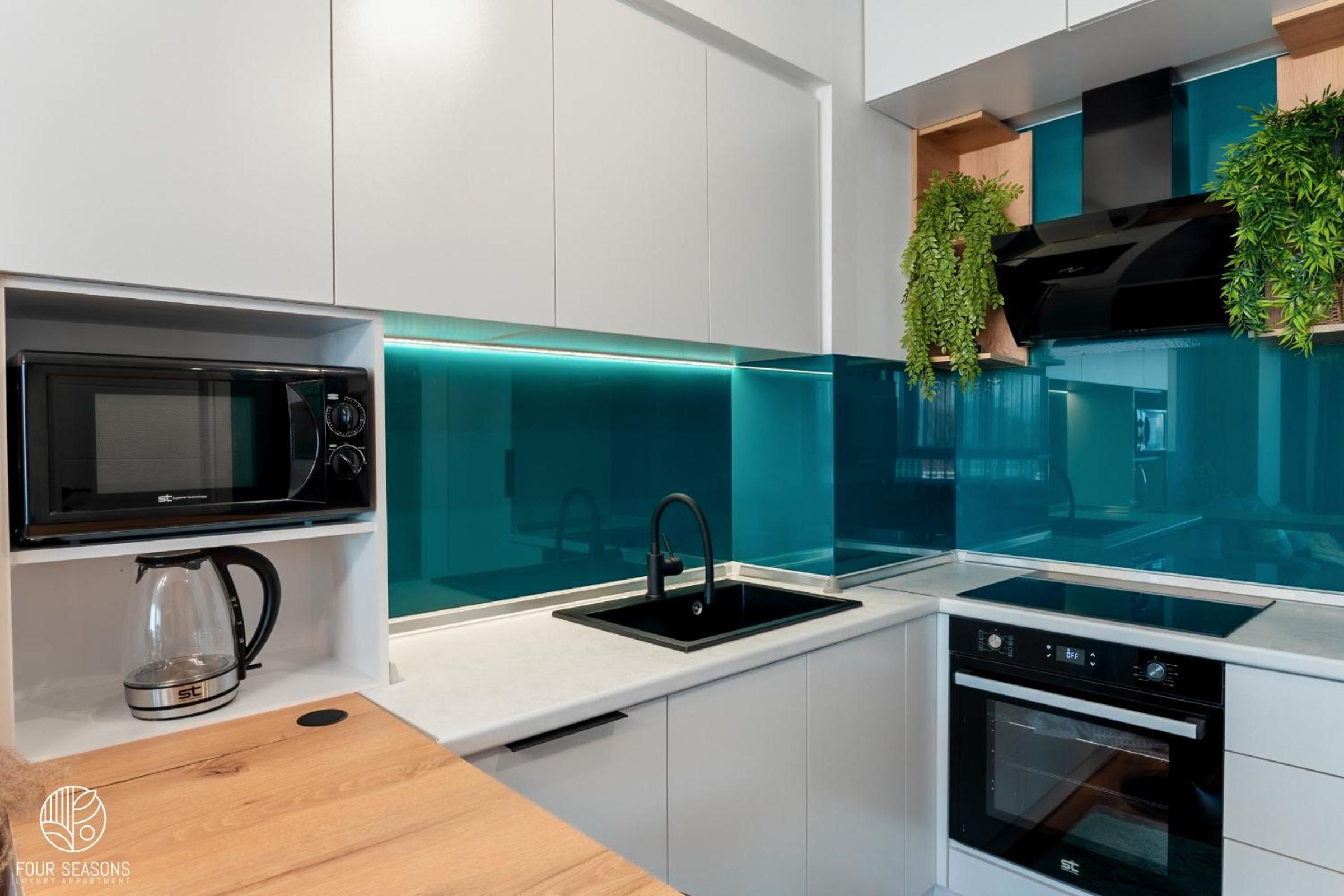 Four Seasons Luxury Apartment
