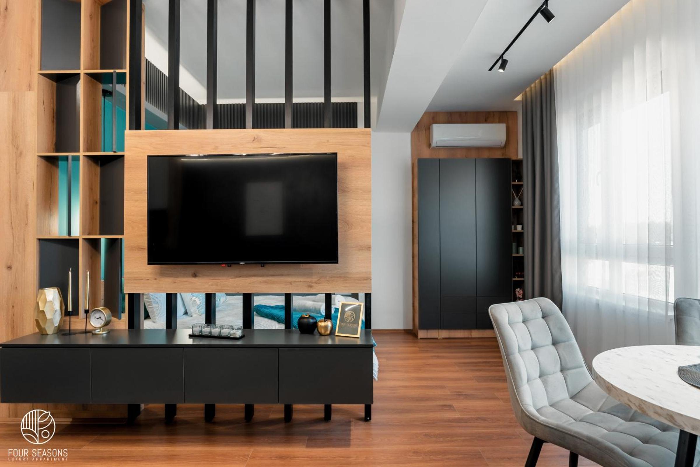 Four Seasons Luxury Apartment