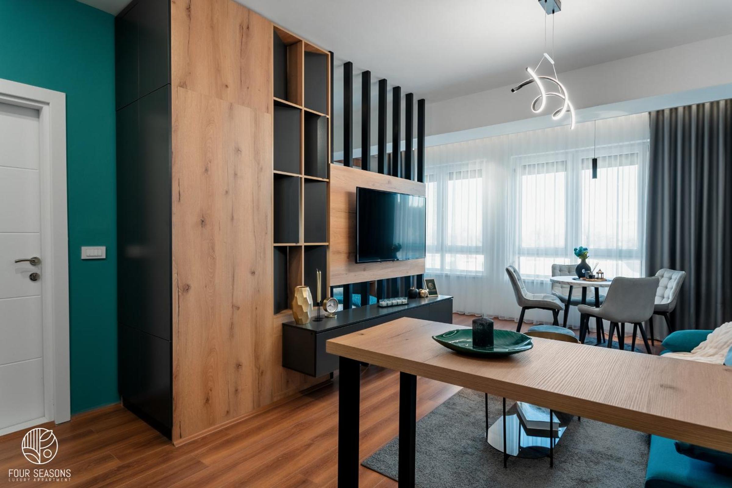 Four Seasons Luxury Apartment