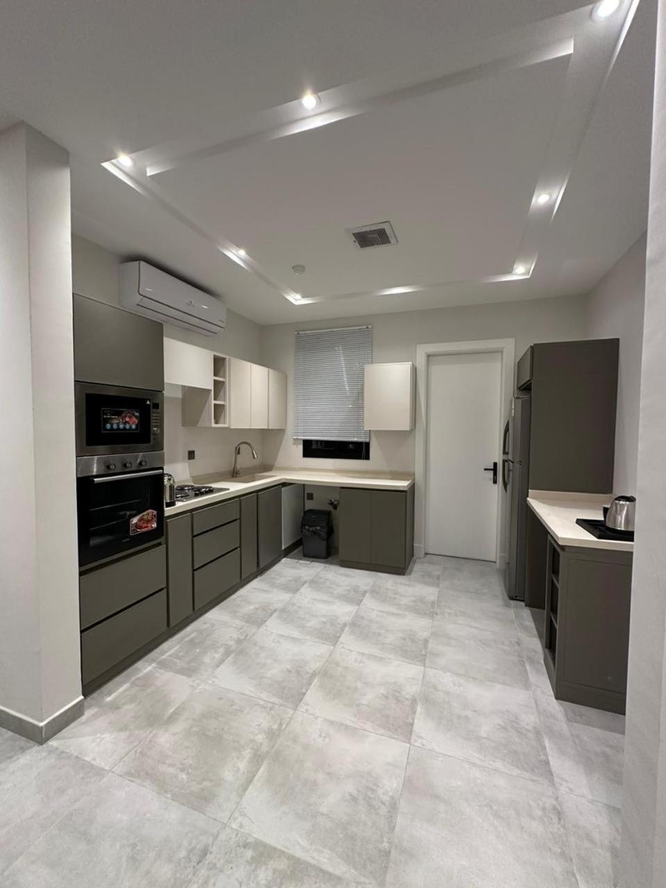 Three Bedroom Modern Apartment in Al Malqa