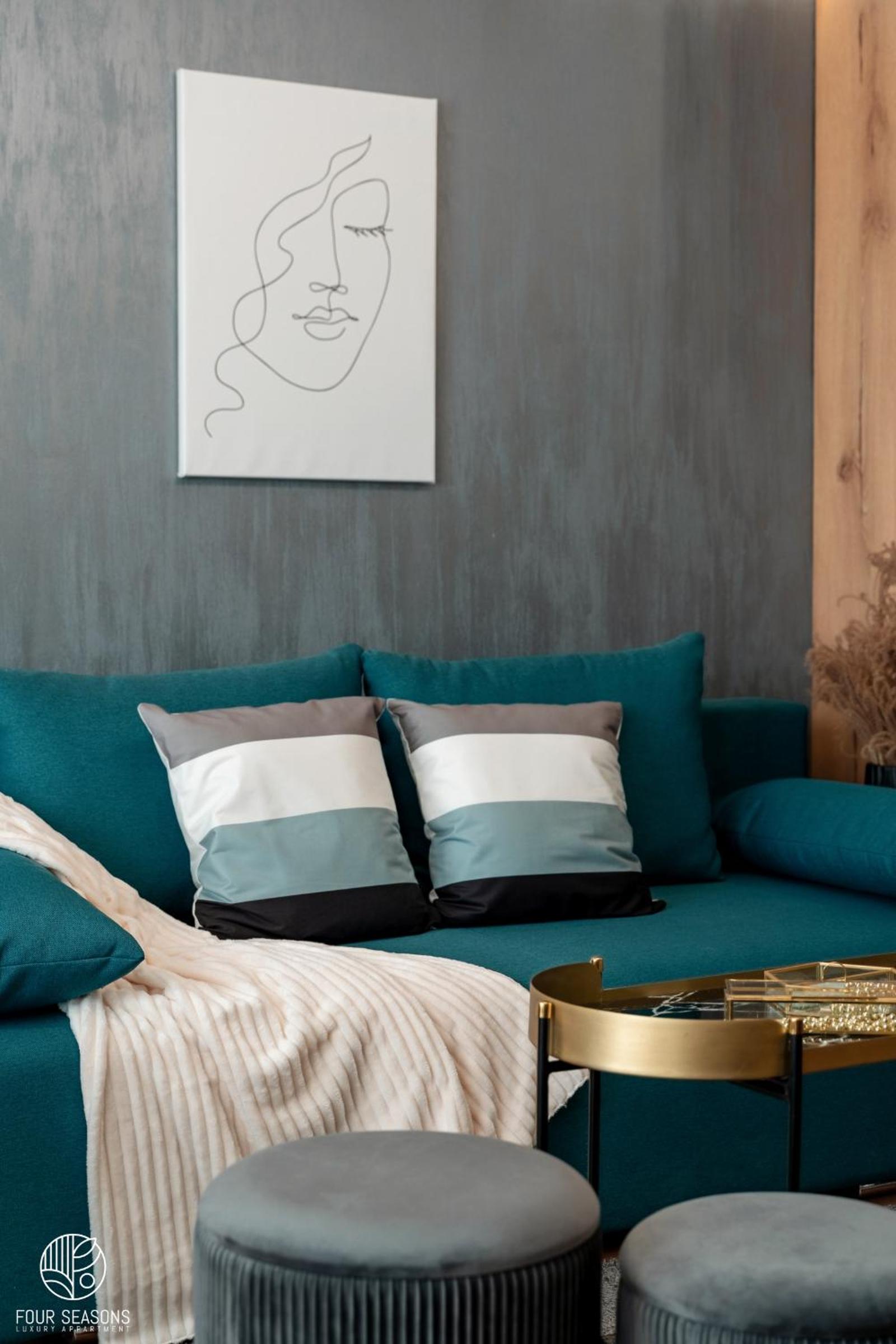 Four Seasons Luxury Apartment