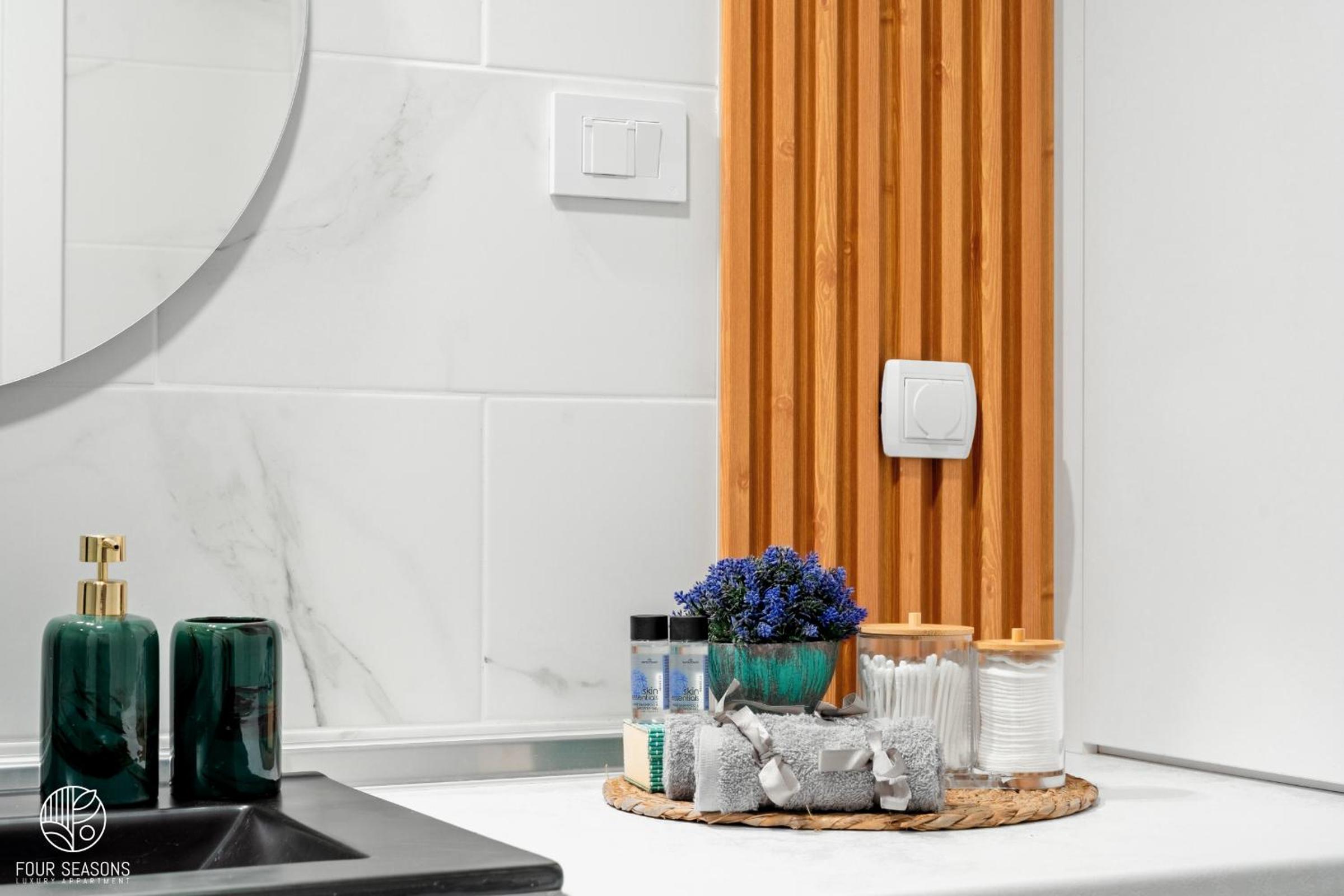 Four Seasons Luxury Apartment