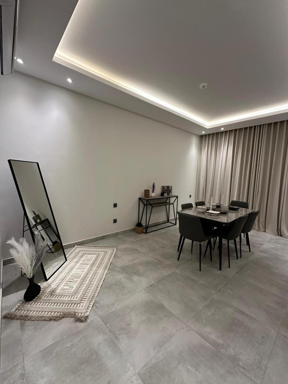 Three Bedroom Modern Apartment in Al Malqa