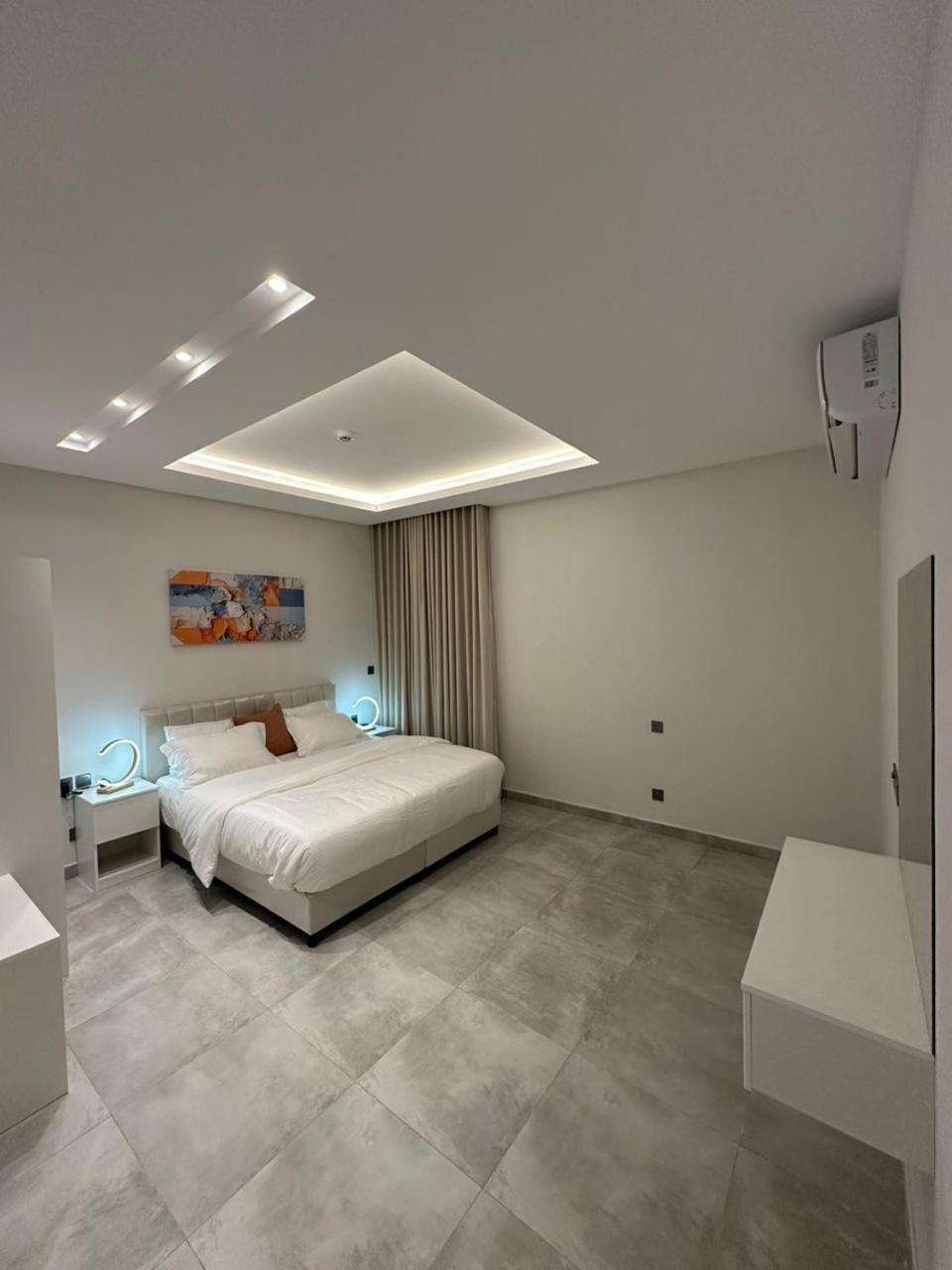 Three Bedroom Modern Apartment in Al Malqa