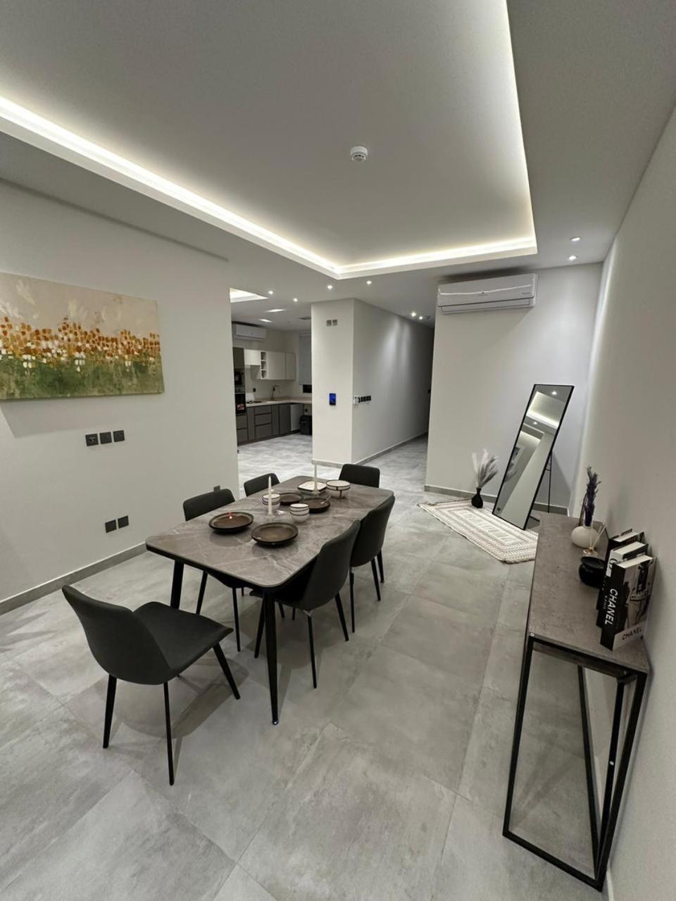 Three Bedroom Modern Apartment in Al Malqa