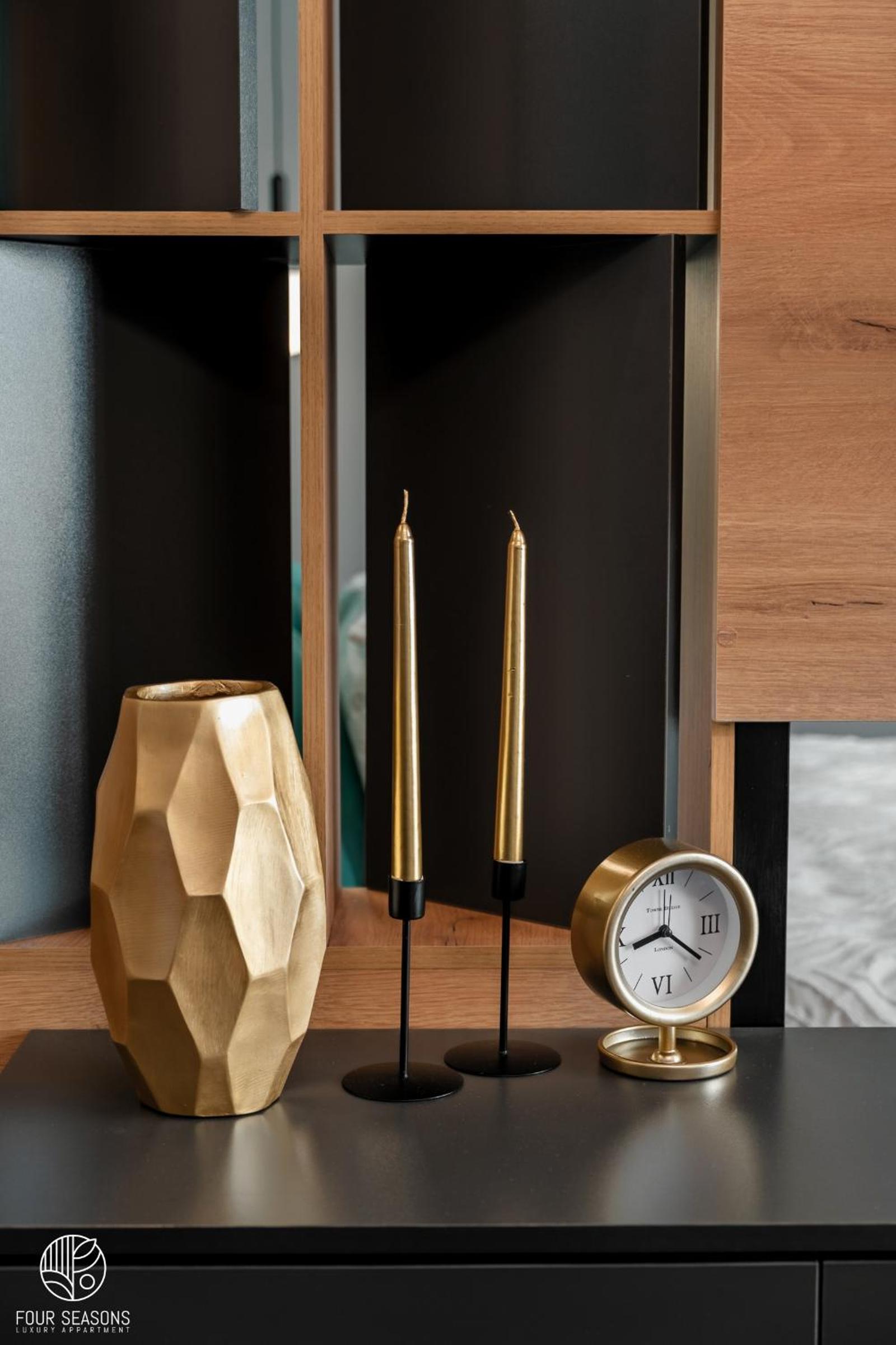Four Seasons Luxury Apartment