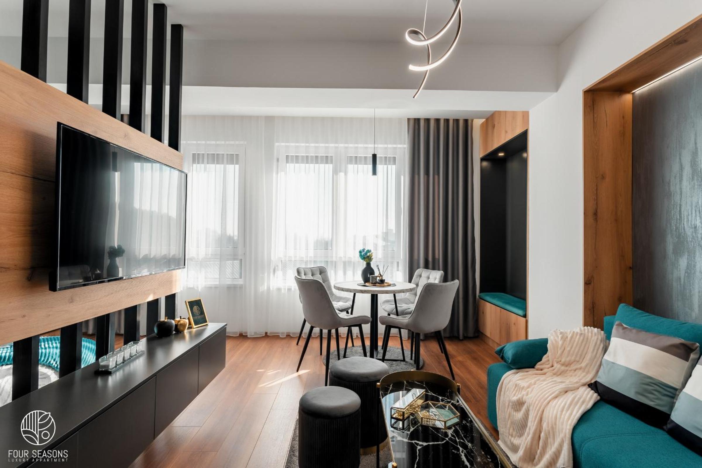 Four Seasons Luxury Apartment