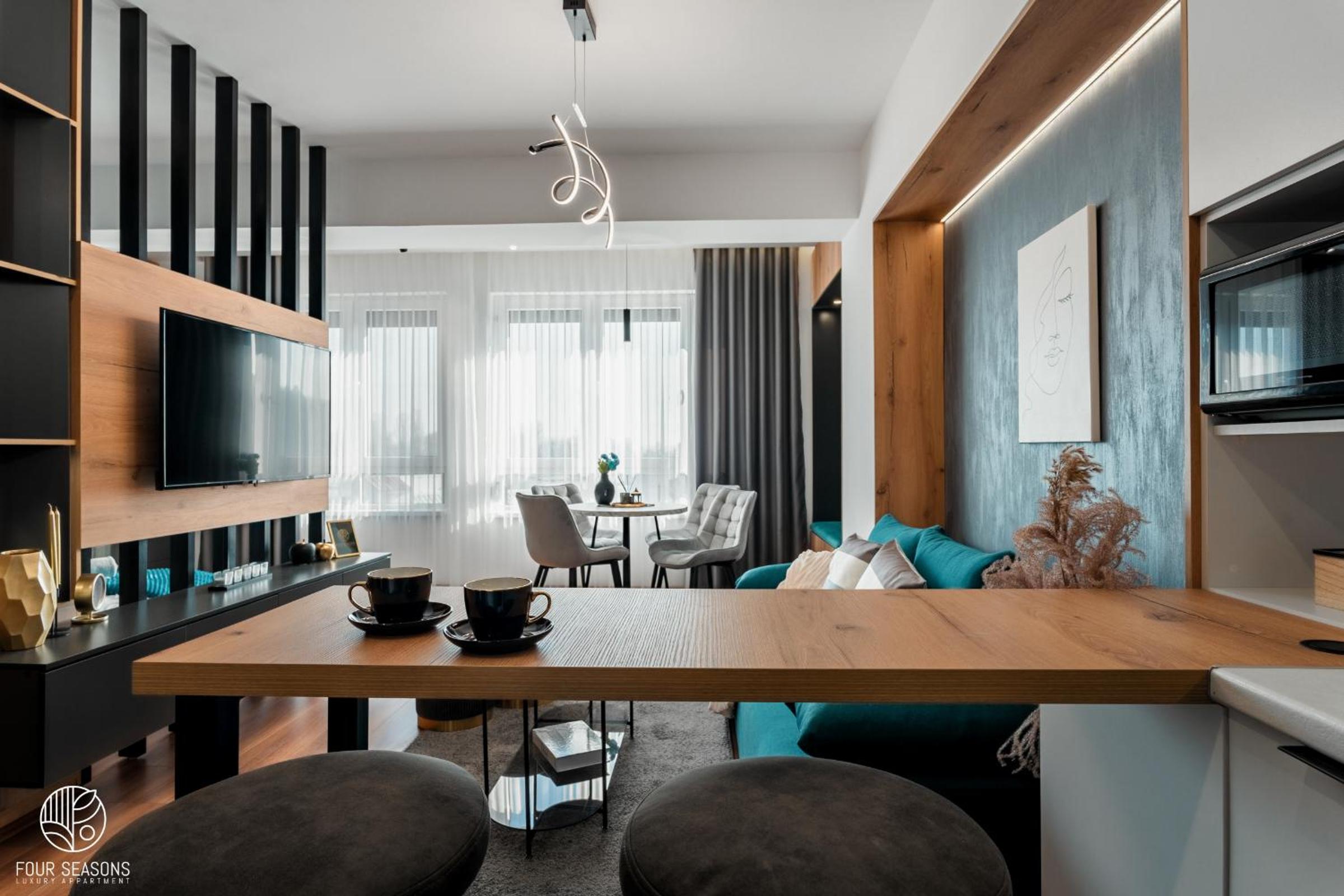 Four Seasons Luxury Apartment