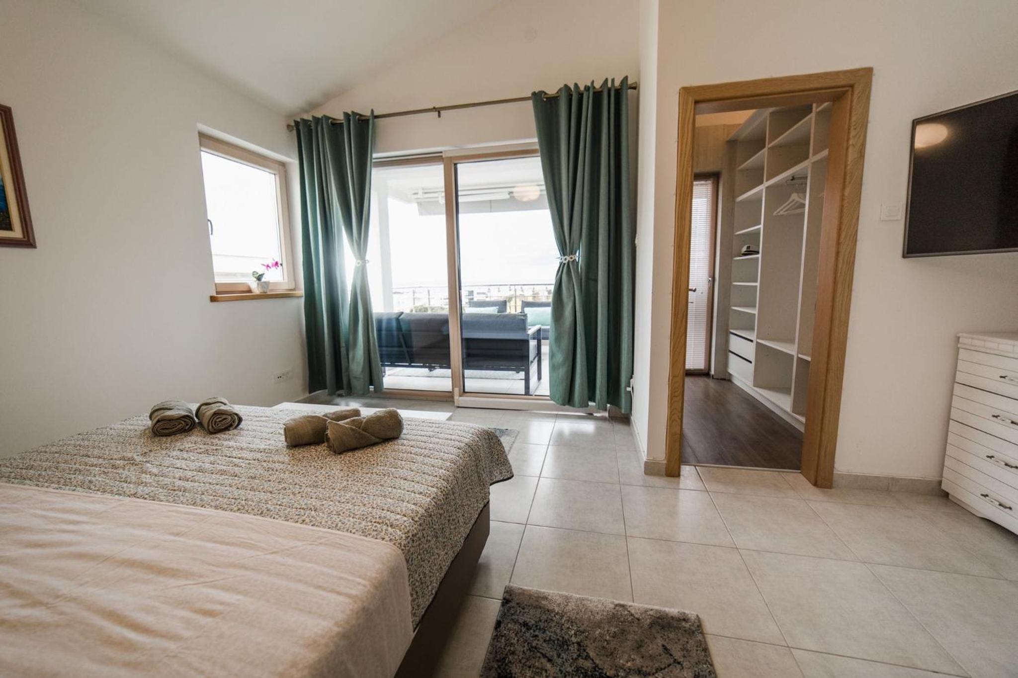 Penthouse Nina