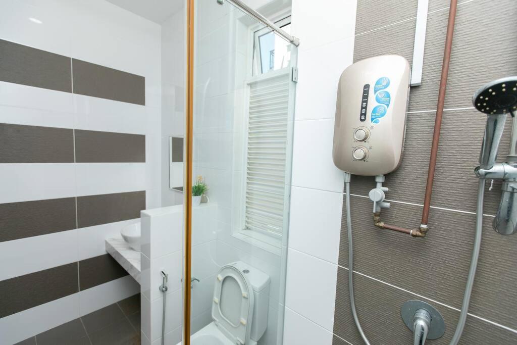 Seaview Modern 5BR Ferringhi Beach Villa 16Pax photo 4