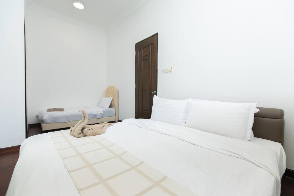 Seaview Modern 5BR Ferringhi Beach Villa 16Pax photo 8